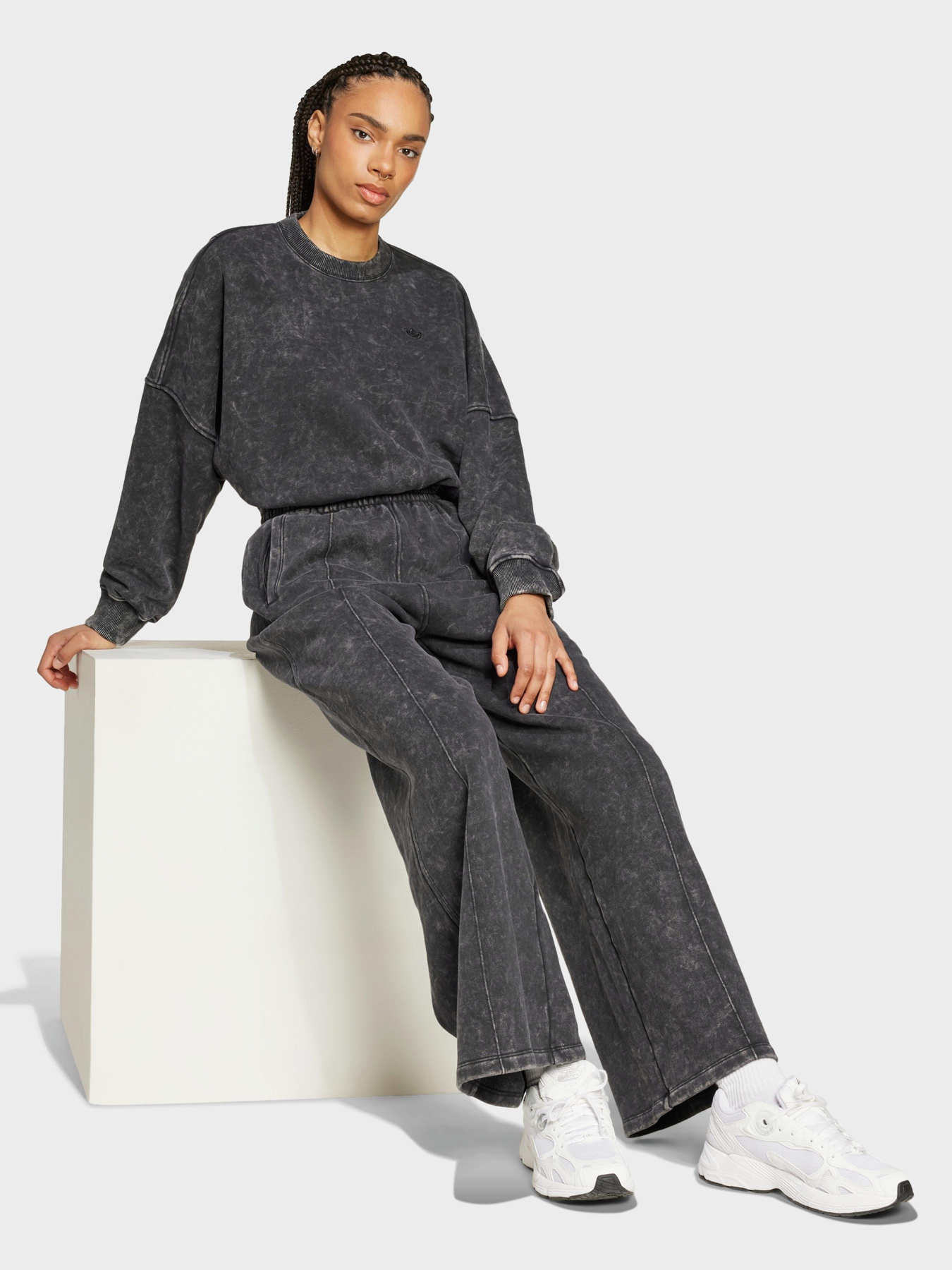 Худи и свитшоты Adidas PREMIUM ESSENTIALS WASHED OVER модель IW5756 Худи и свитшоты Adidas PREMIUM ESSENTIALS WASHED OVER модель IW5756 Фото