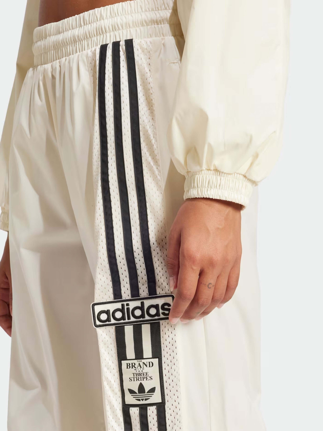 Брюки Adidas ADIBREAK WOVEN TRACK ORIGINALS модель JD0087 Брюки Adidas ADIBREAK WOVEN TRACK ORIGINALS модель JD0087 Фото