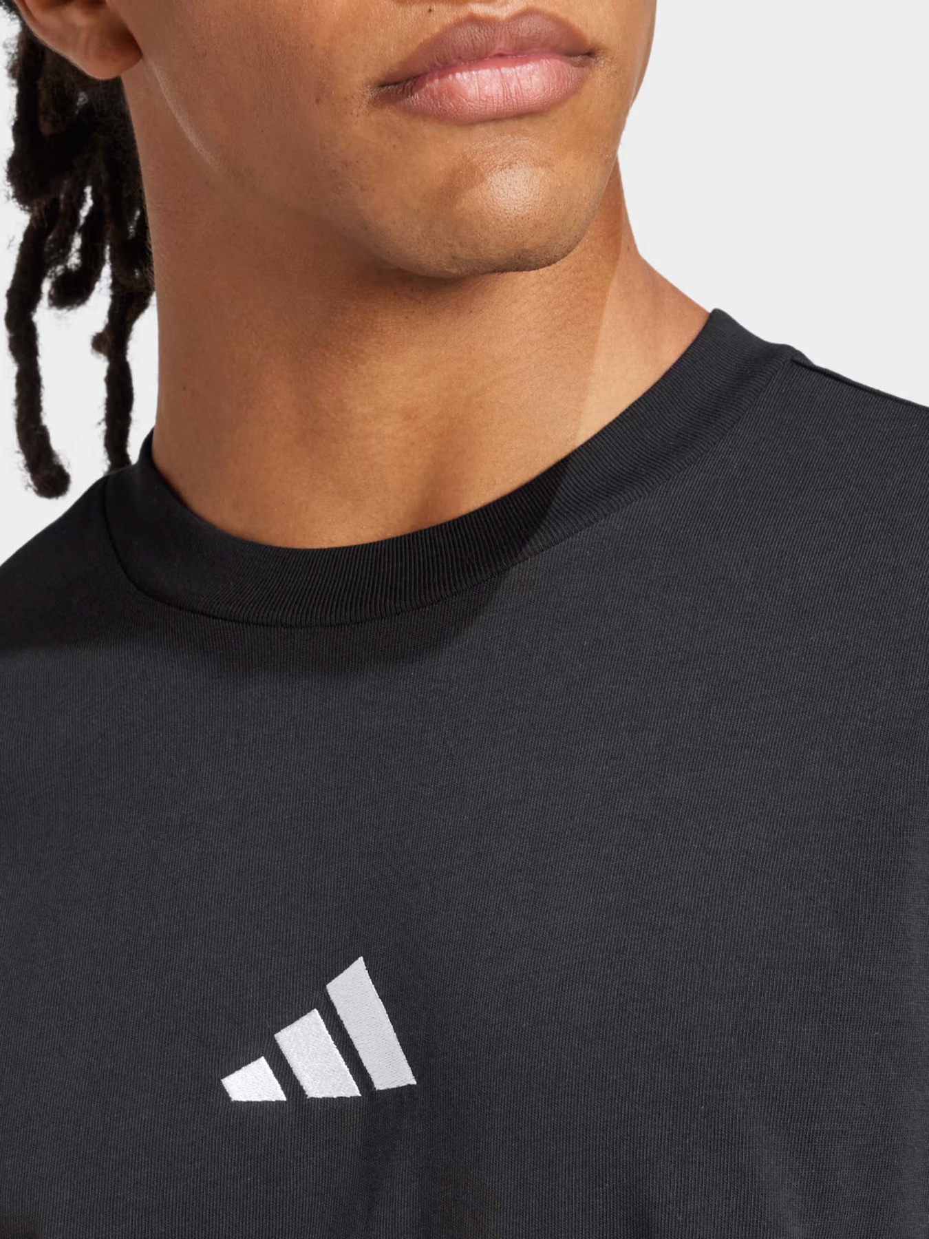 Футболки і поло Adidas ESSENTIALS SMALL LOGO SINGLE J модель JE9024 Футболки і поло Adidas ESSENTIALS SMALL LOGO SINGLE J модель JE9024 Фото