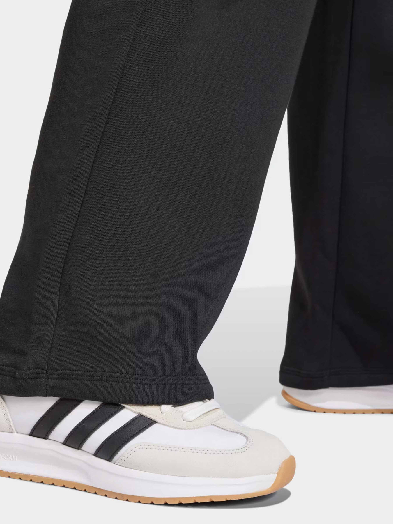Брюки Adidas ESSENTIALS SMALL LOGO модель JC5921 Брюки Adidas ESSENTIALS SMALL LOGO модель JC5921 Фото