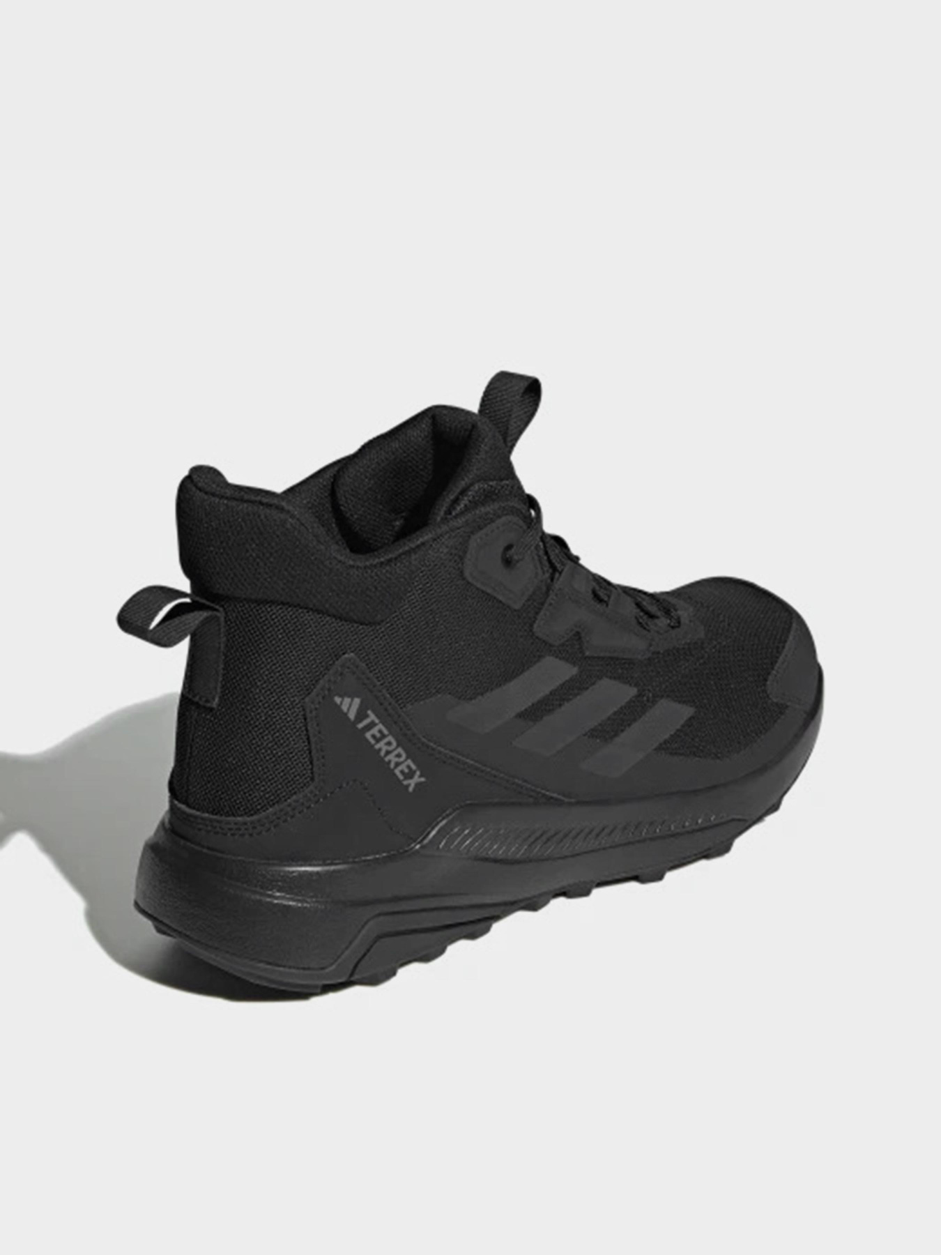 Черевики та чоботи Adidas модель IE1473 Черевики та чоботи Adidas модель IE1473 Фото