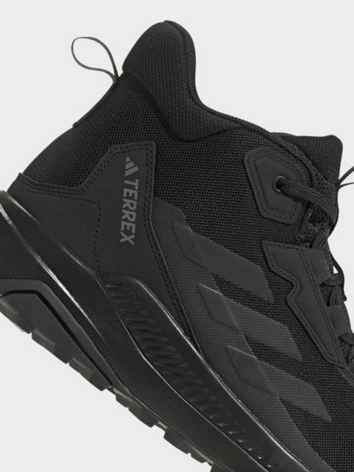 Черевики та чоботи Adidas модель IE1473 Черевики та чоботи Adidas модель IE1473 Фото