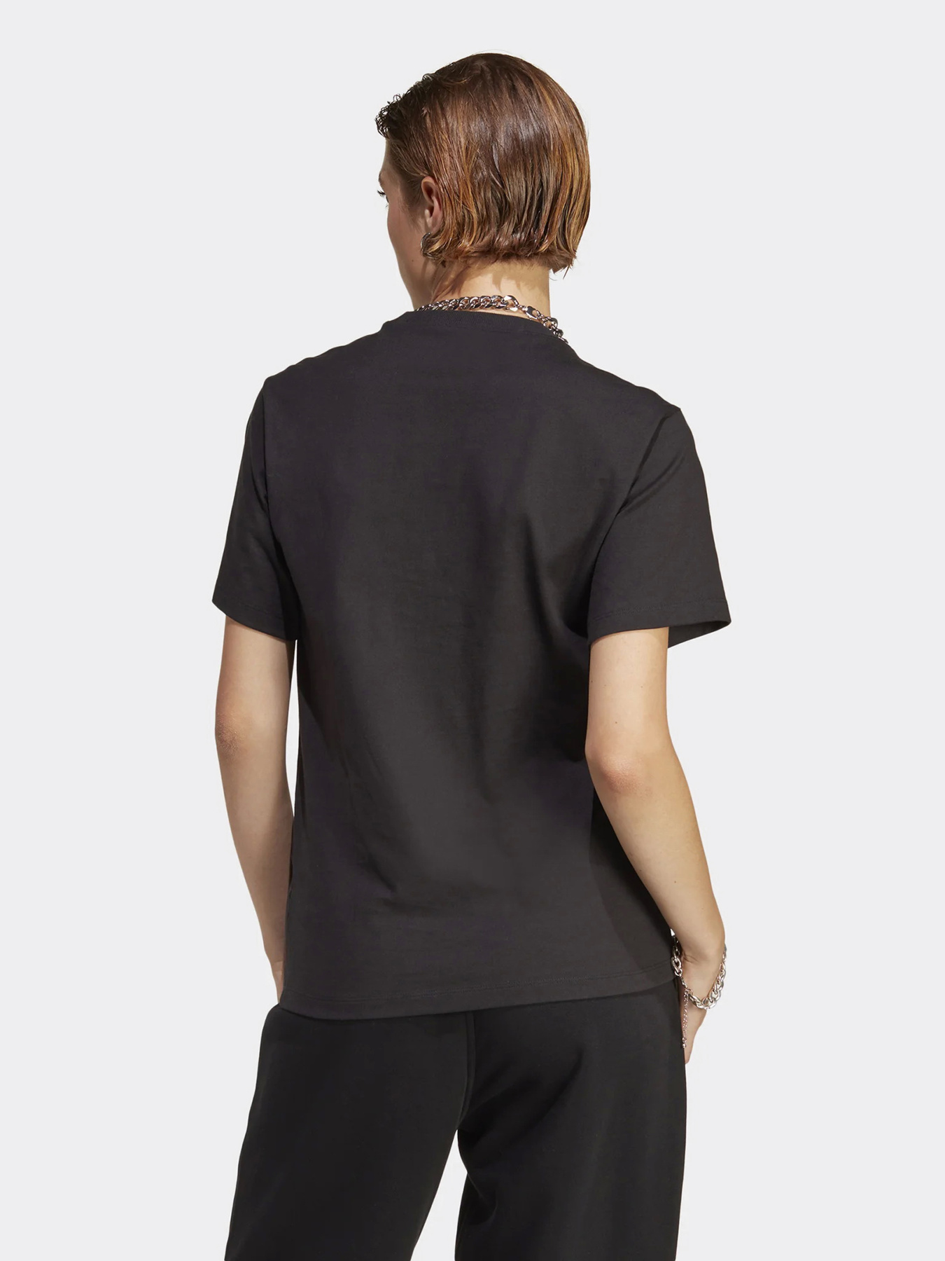 Футболки і поло Adidas ADICOLOR ESSENTIALS модель IC1826 Футболки і поло Adidas ADICOLOR ESSENTIALS модель IC1826 Фото