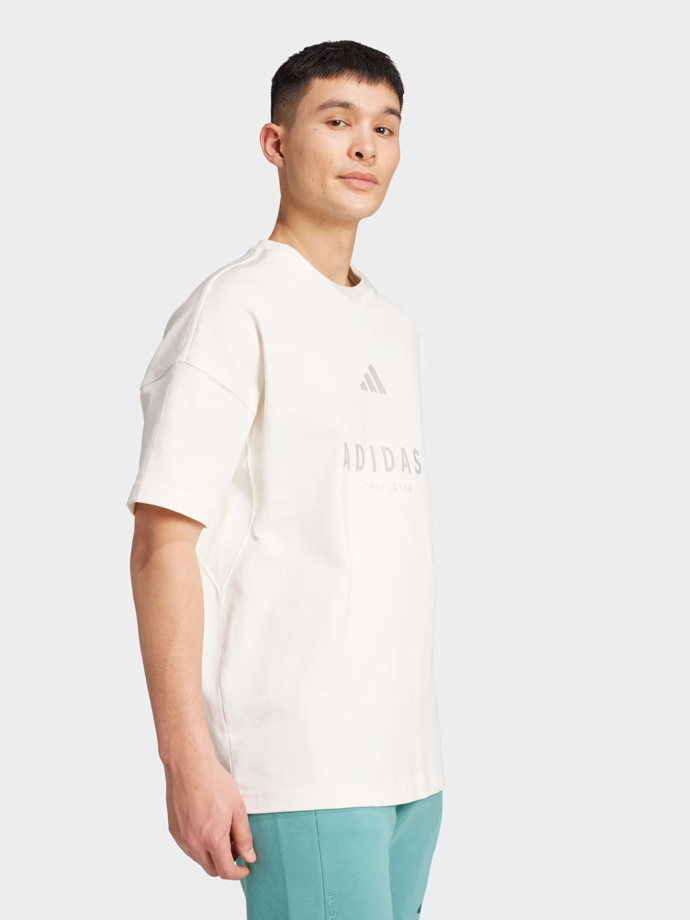 Футболки и поло Adidas ALL SZN EMBROIDERED GRAPHICS модель JL6552 Футболки и поло Adidas ALL SZN EMBROIDERED GRAPHICS модель JL6552 Фото