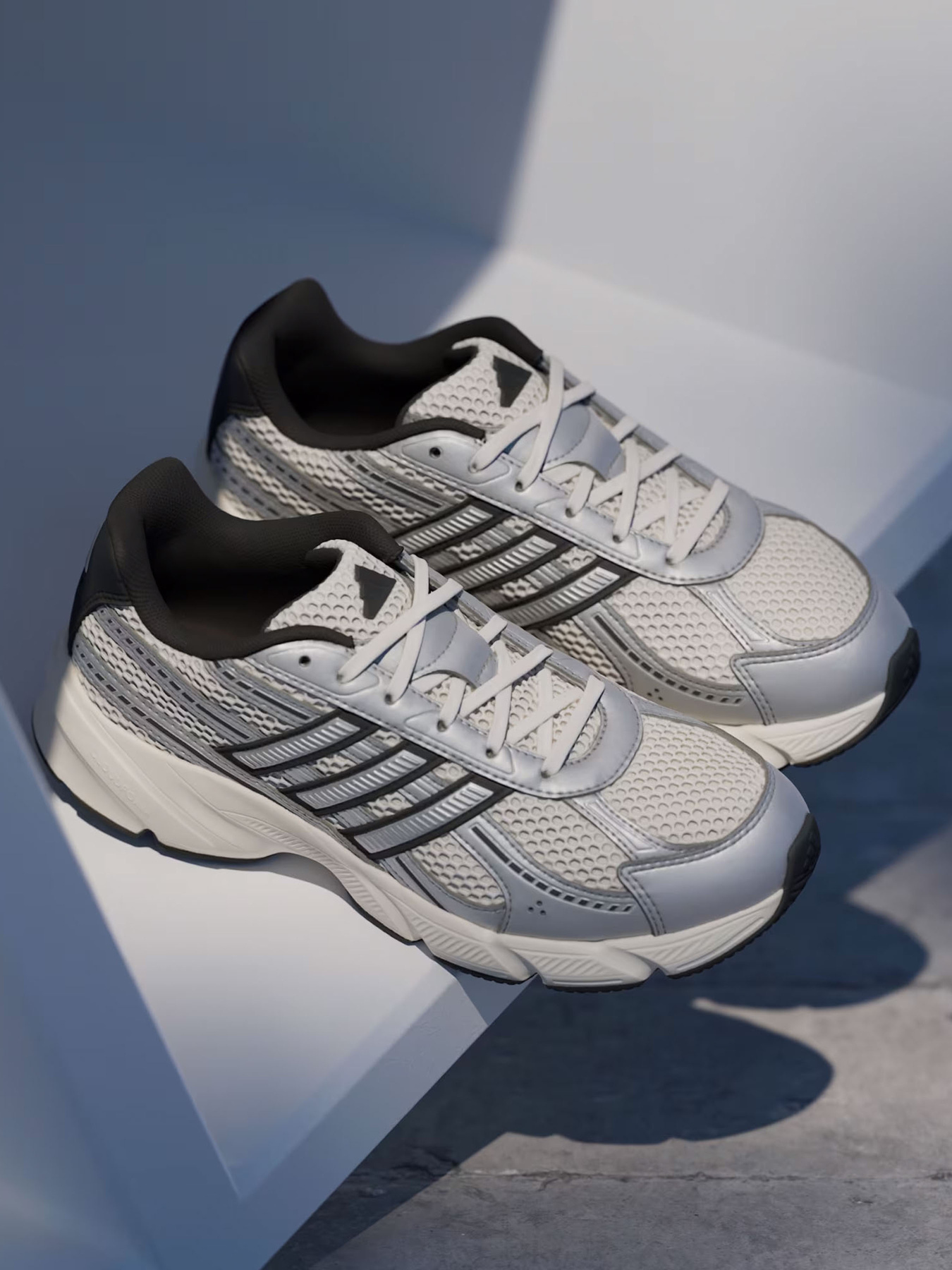 Кроссовки Adidas "TECHNOCHAOS 2000
" модель HQ7289 Фото