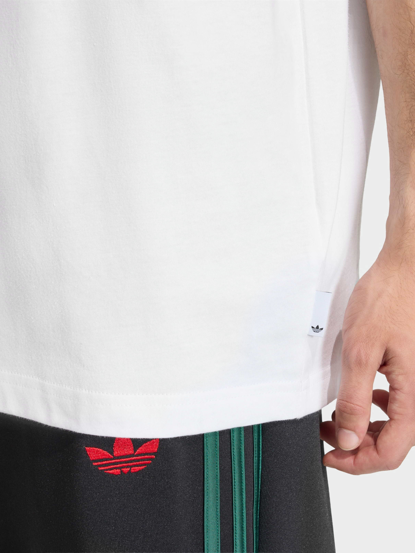 Футболки и поло Adidas GFX модель KS7615 Футболки и поло Adidas GFX модель KS7615 Фото