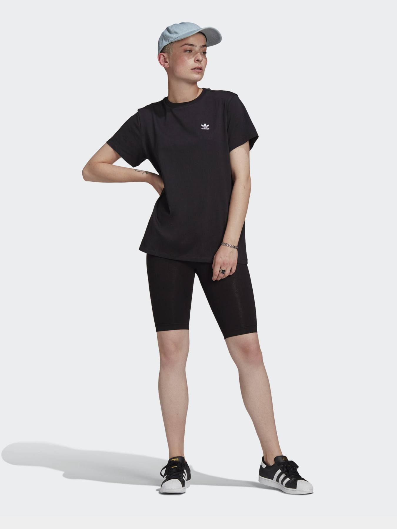 Футболки и поло Adidas LOUNGEWEAR ADICOLOR CLASSICS LOOSE модель GN2919 Фото