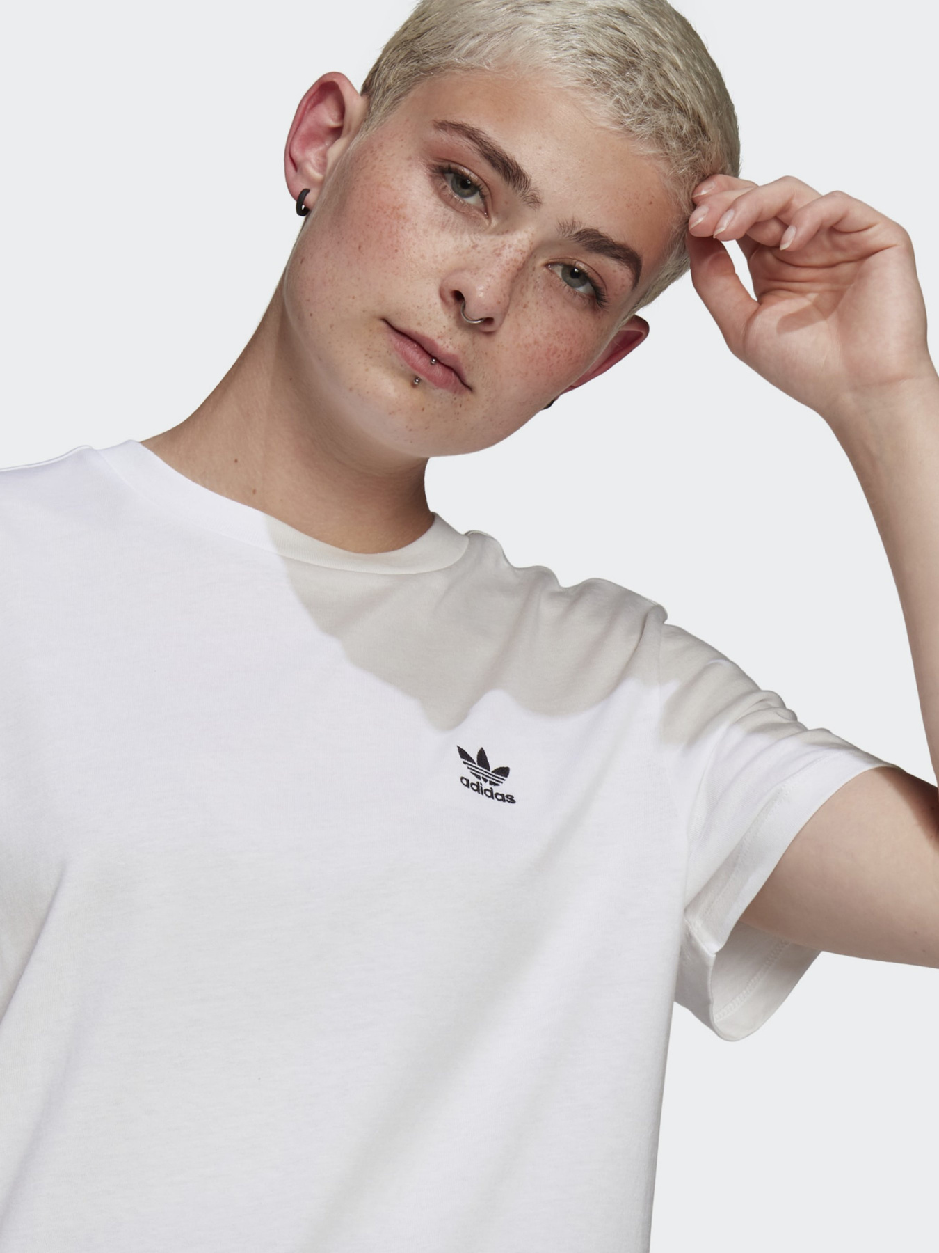 Футболки и поло Adidas LOUNGEWEAR ADICOLOR CLASSICS LOOSE модель GN2924 Футболки и поло Adidas LOUNGEWEAR ADICOLOR CLASSICS LOOSE модель GN2924 Фото