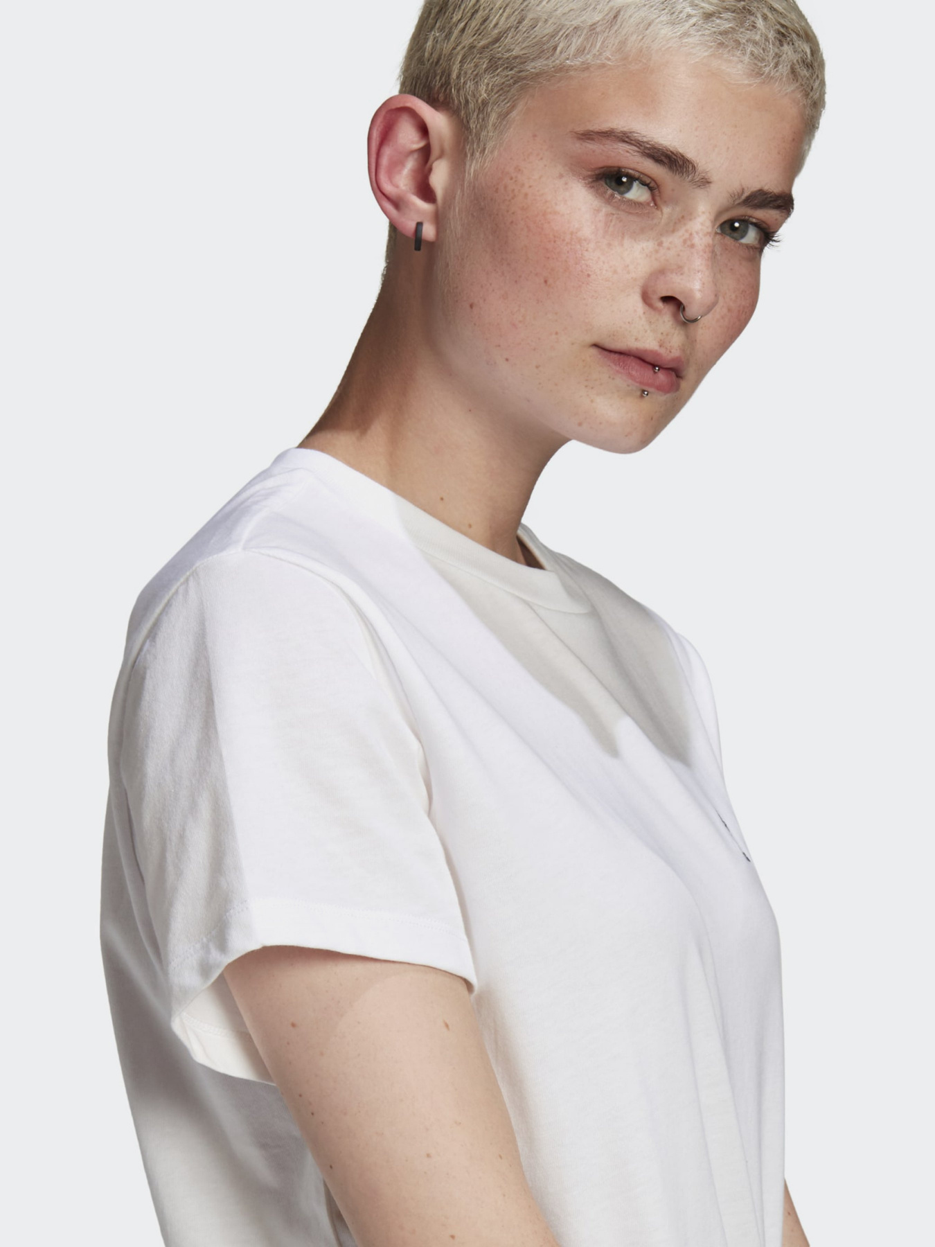 Футболки и поло Adidas LOUNGEWEAR ADICOLOR CLASSICS LOOSE модель GN2924 Футболки и поло Adidas LOUNGEWEAR ADICOLOR CLASSICS LOOSE модель GN2924 Фото