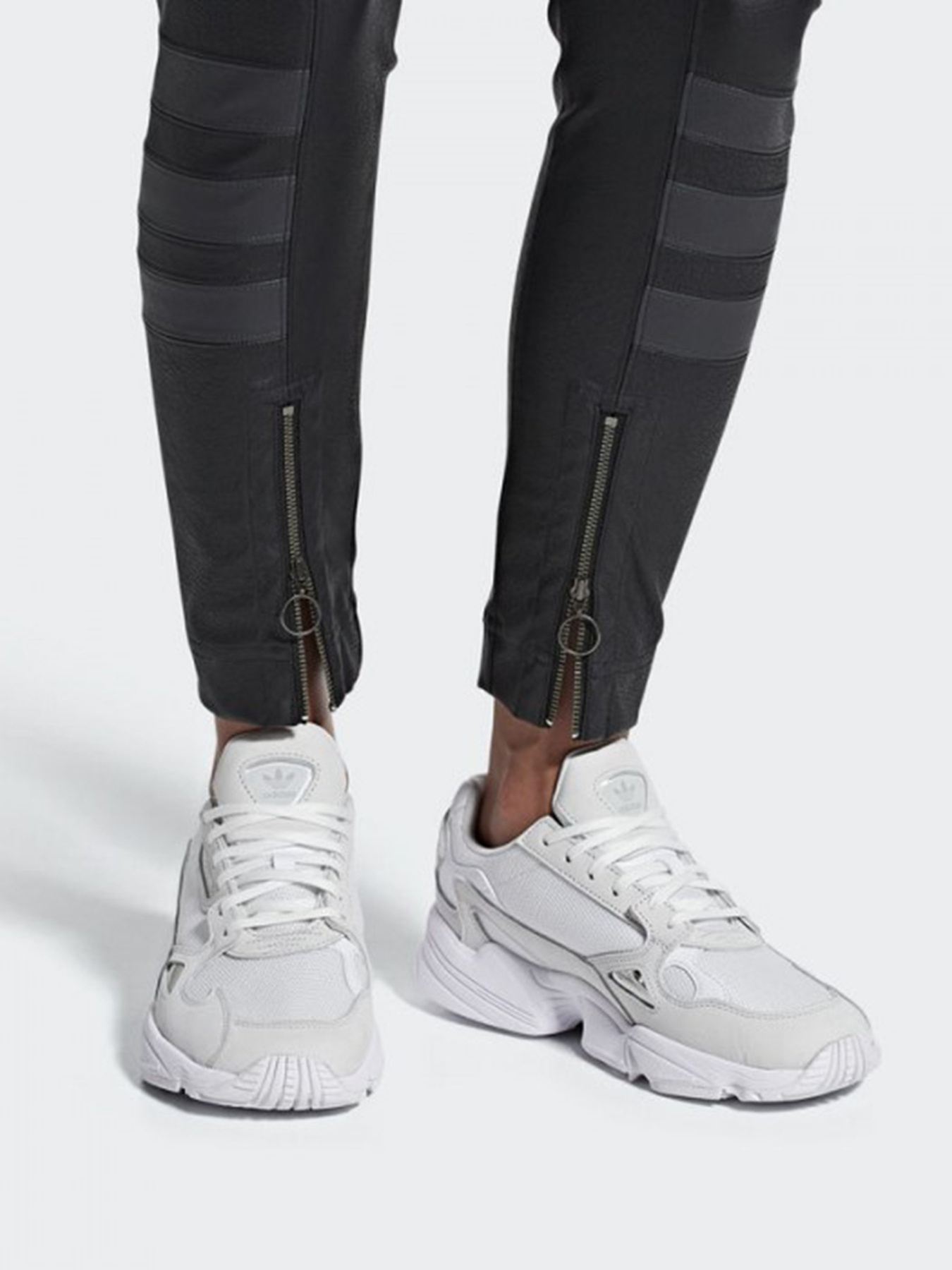 Кроссовки Adidas Falcon Originals модель B28128 Фото