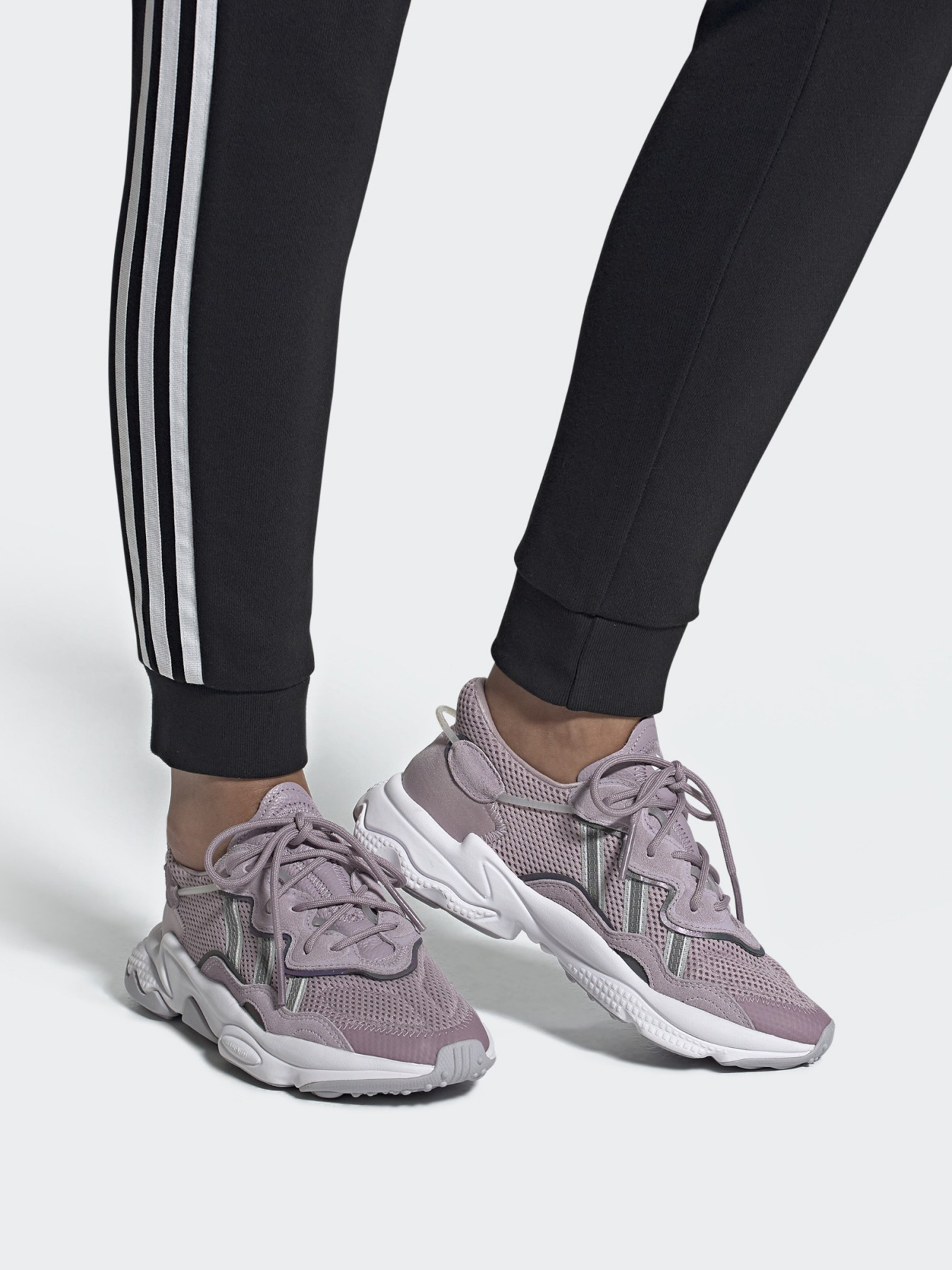 Кроссовки Adidas OZWEEGO модель EG9205 Фото