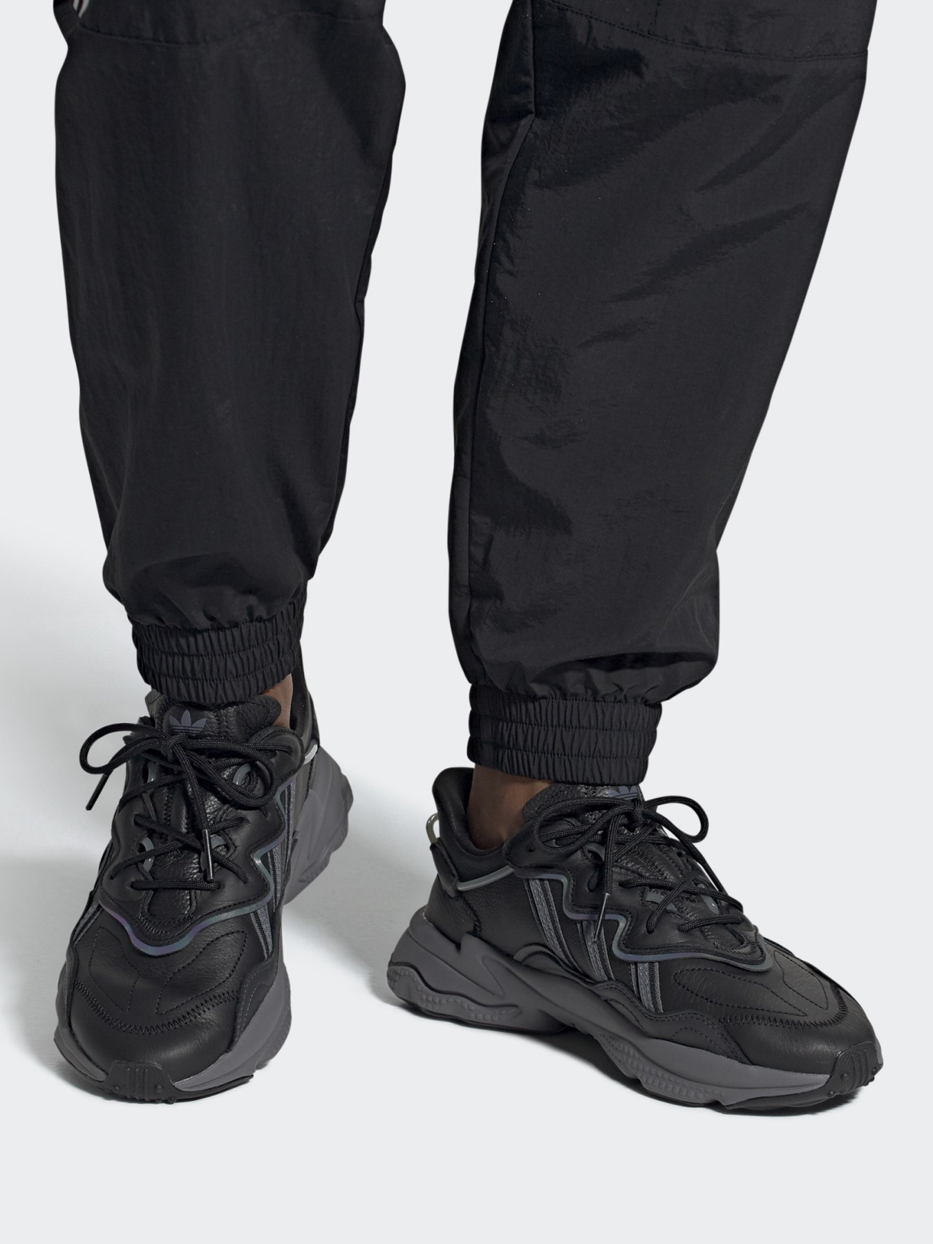 Кроссовки Adidas OZWEEGO модель EE7004 Фото