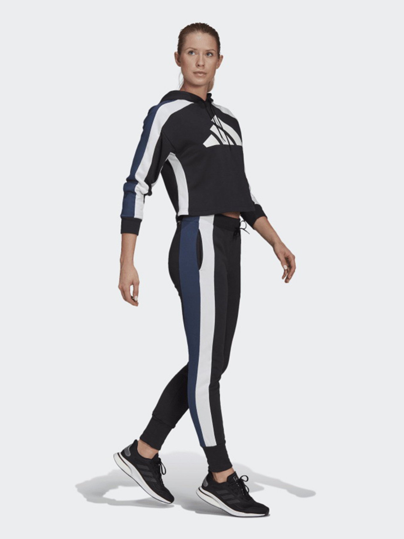 Костюми Adidas SPORTSWEAR BADGE OF SPORT модель GL9482 Костюми Adidas SPORTSWEAR BADGE OF SPORT модель GL9482 Фото