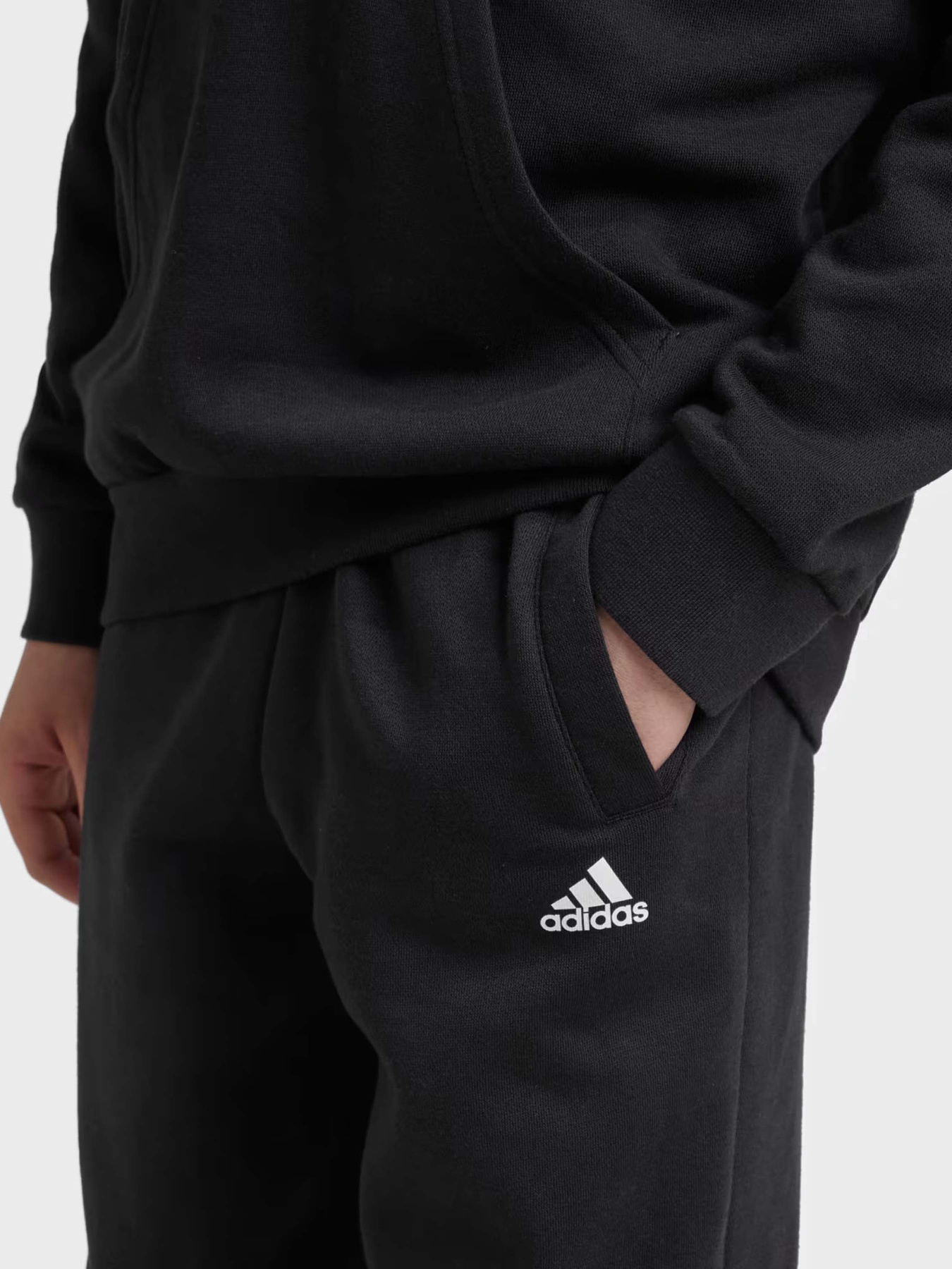 Брюки Adidas ESSENTIALS SMALL LOGO FEEL COZ модель IV7311 Фото