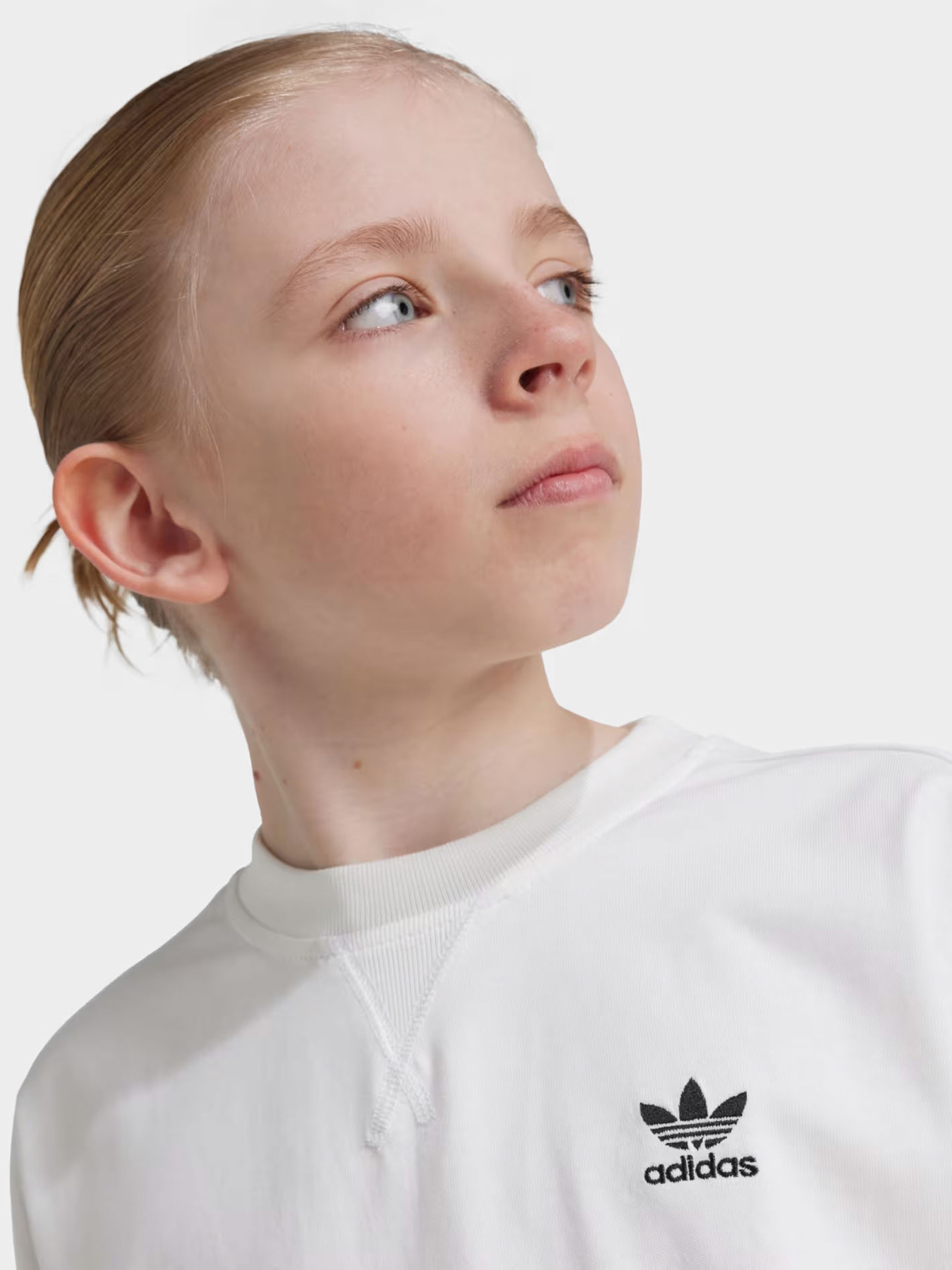 Футболки і поло Adidas TEE модель IX7599 Футболки і поло Adidas TEE модель IX7599 Фото