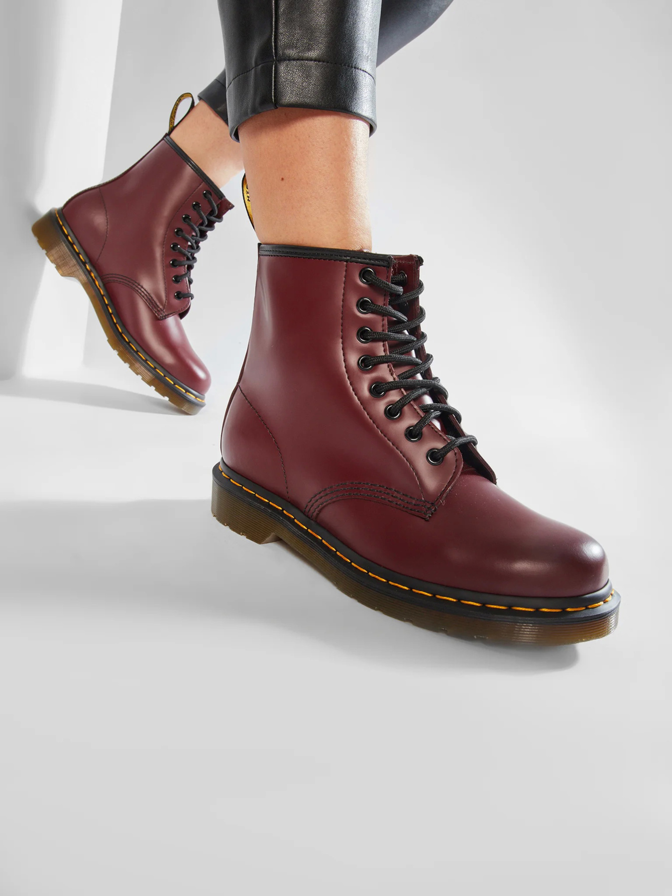 Черевики та чоботи DR. MARTENS модель 11822600 1460 Cherry Фото