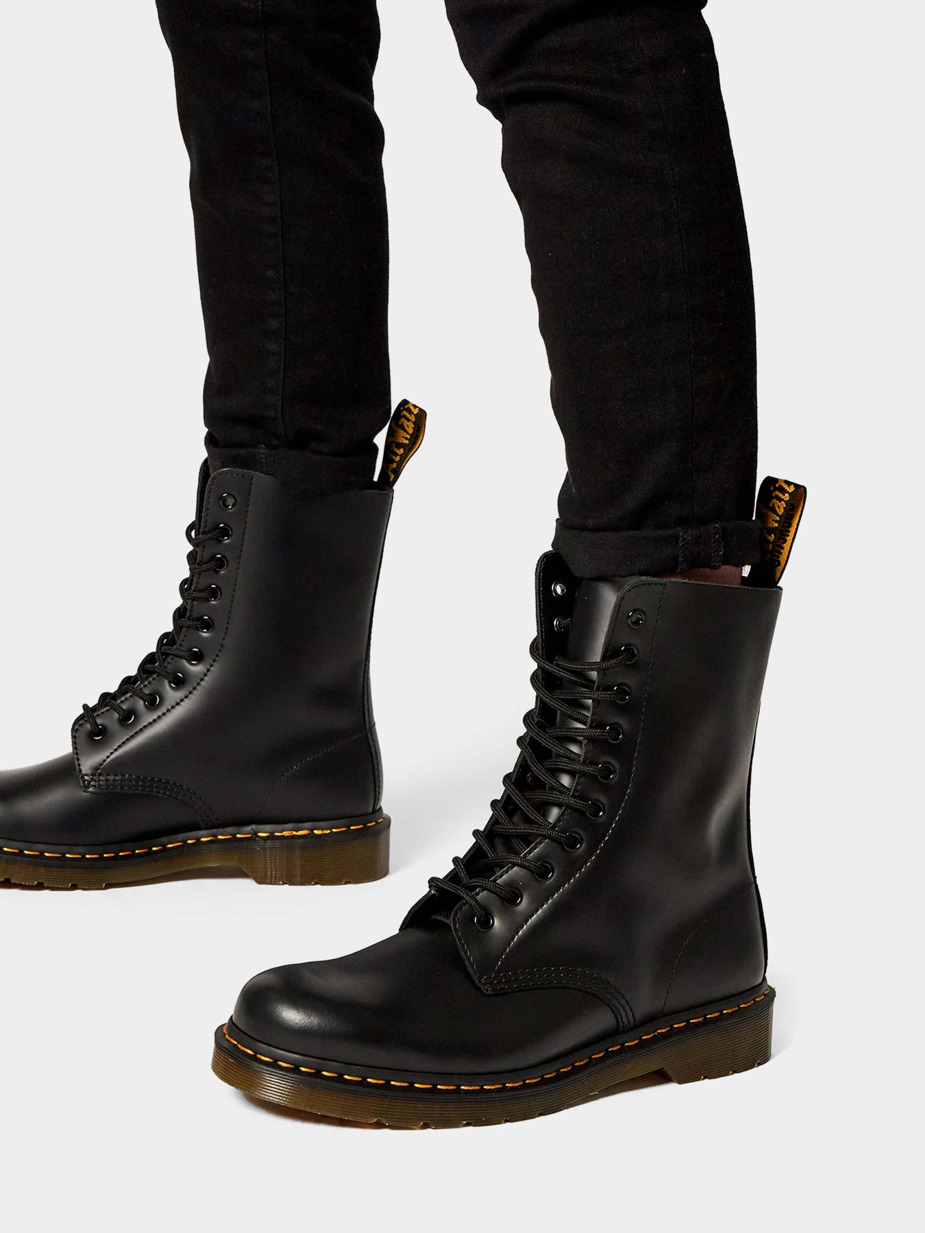 Черевики та чоботи DR. MARTENS модель 11857001 1490 Black Smooth Фото