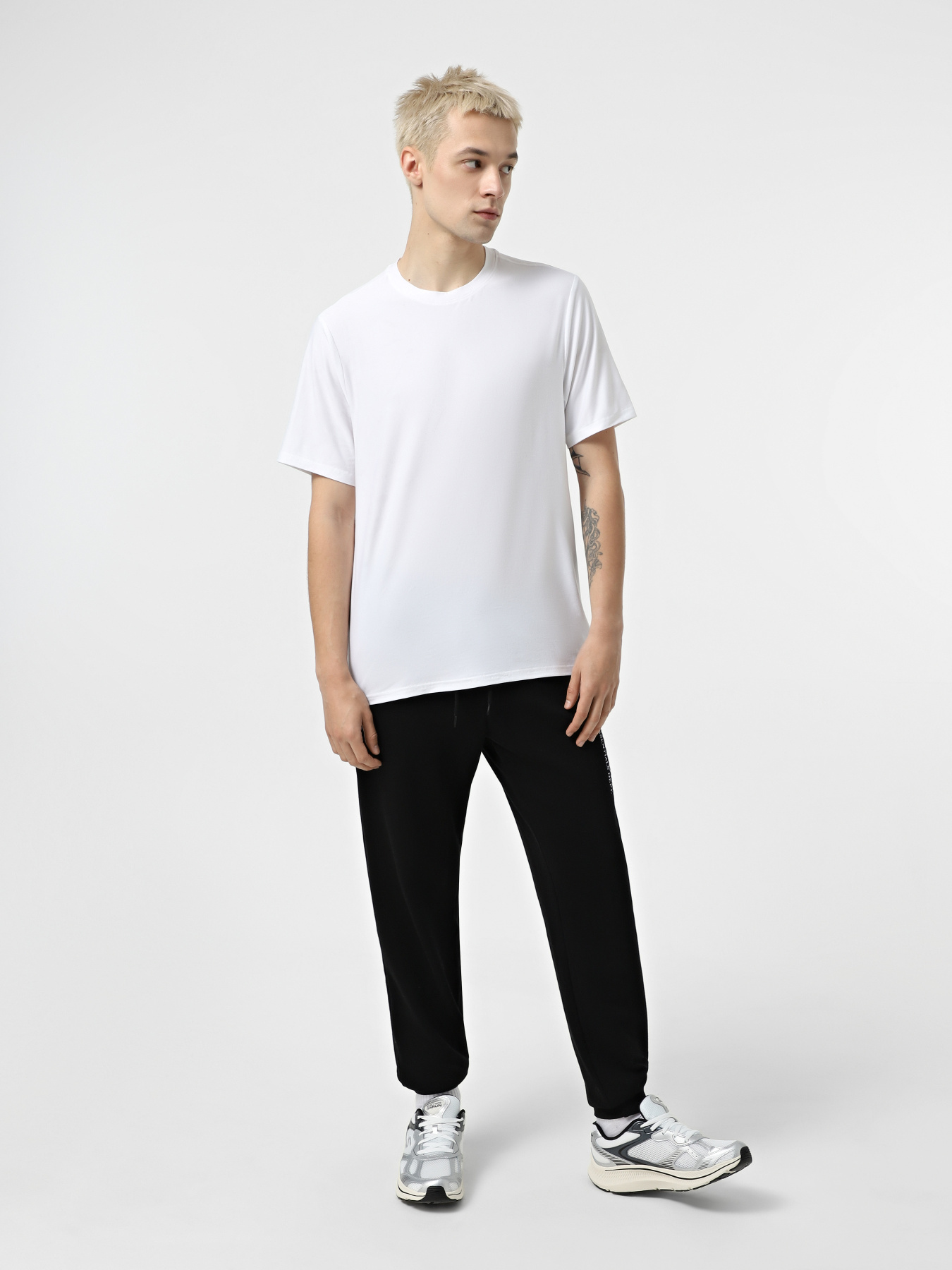 Футболки и поло Skechers GODRI ALL DAY SOLID TEE модель TS107B WHT Фото