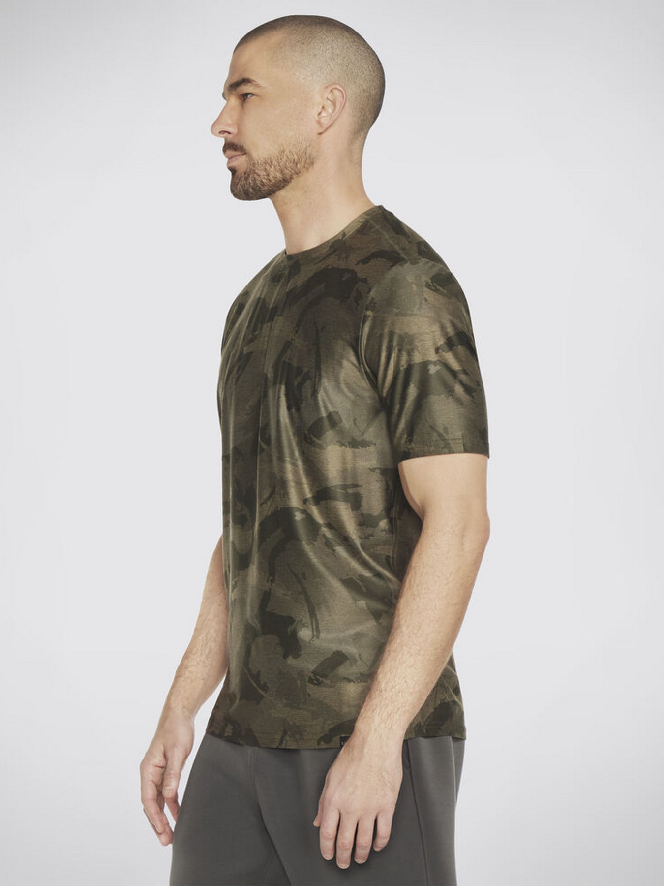 Футболки і поло Skechers GO Dri All Day Camo модель TS120 GYBR Футболки і поло Skechers GO Dri All Day Camo модель TS120 GYBR Фото