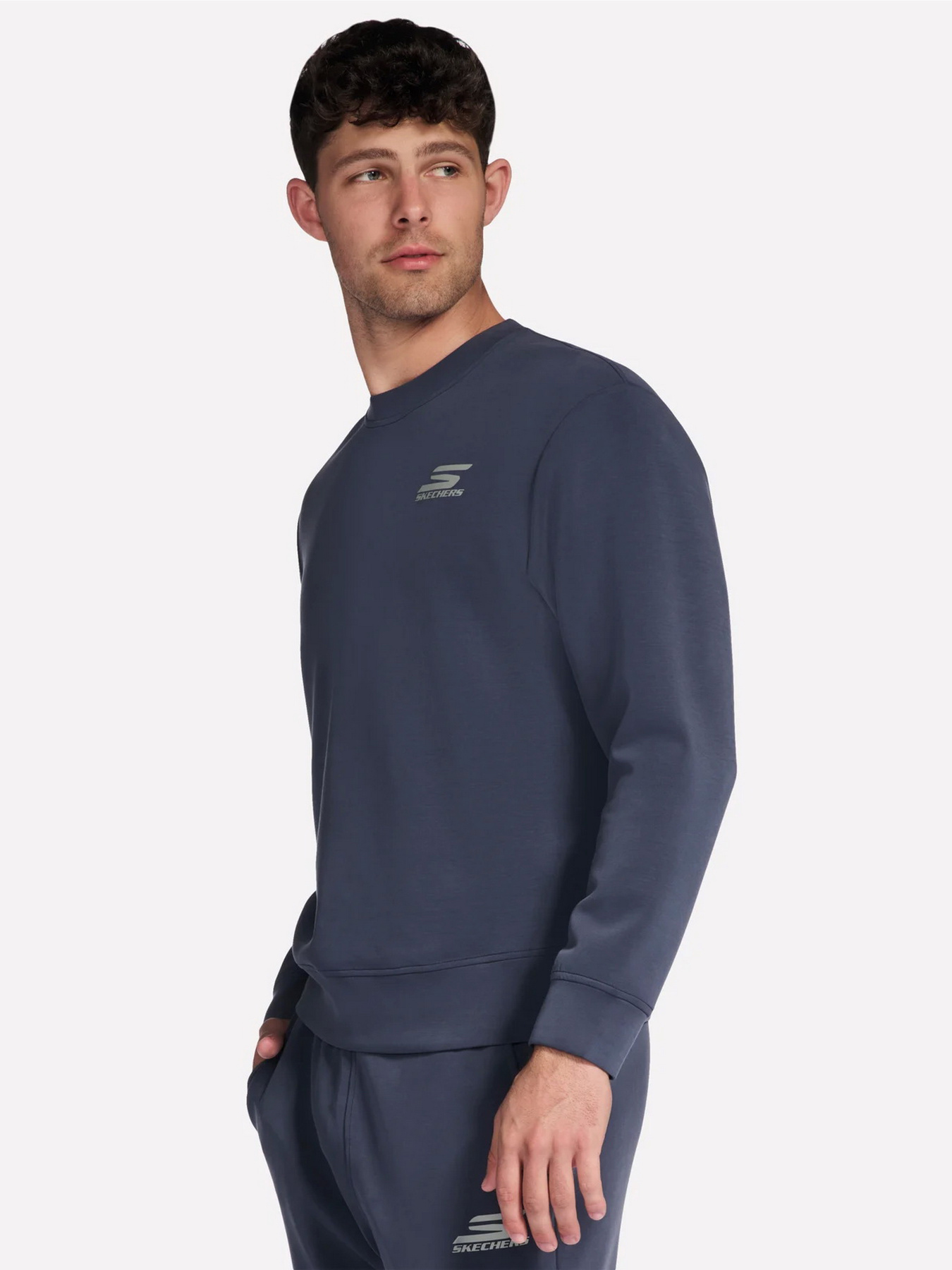 Худи и свитшоты Skechers SKECHCLOUD ELEVATE 2.0 CREW модель LT251 CCNV Худи и свитшоты Skechers SKECHCLOUD ELEVATE 2.0 CREW модель LT251 CCNV Фото