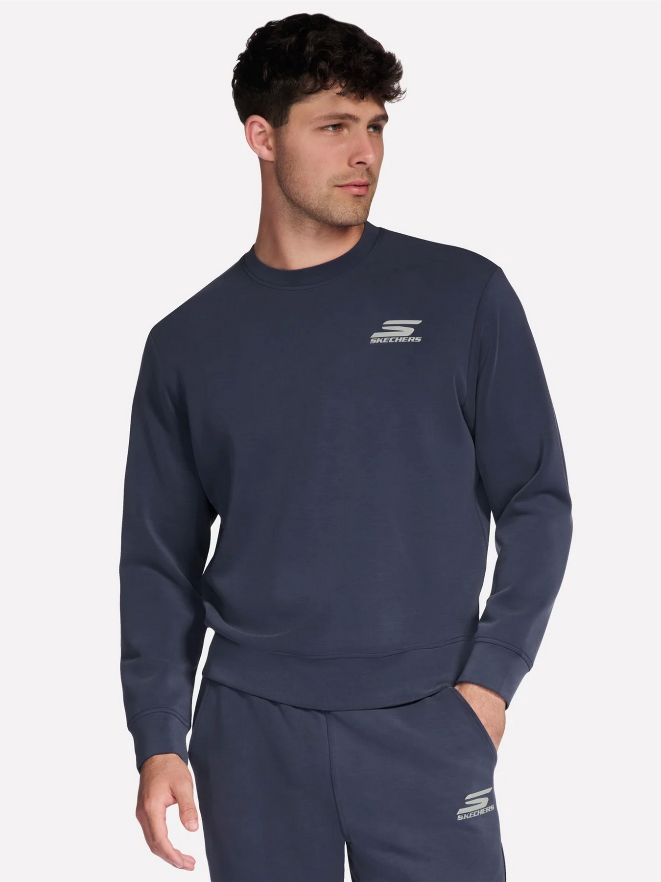 Худи и свитшоты Skechers SKECHCLOUD ELEVATE 2.0 CREW модель LT251 CCNV Худи и свитшоты Skechers SKECHCLOUD ELEVATE 2.0 CREW модель LT251 CCNV Фото
