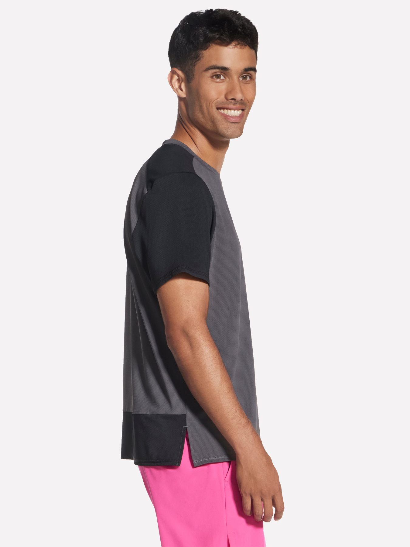 Футболки и поло Skechers SKECHERS PACE TEE модель TS313 BKCC Футболки и поло Skechers SKECHERS PACE TEE модель TS313 BKCC Фото