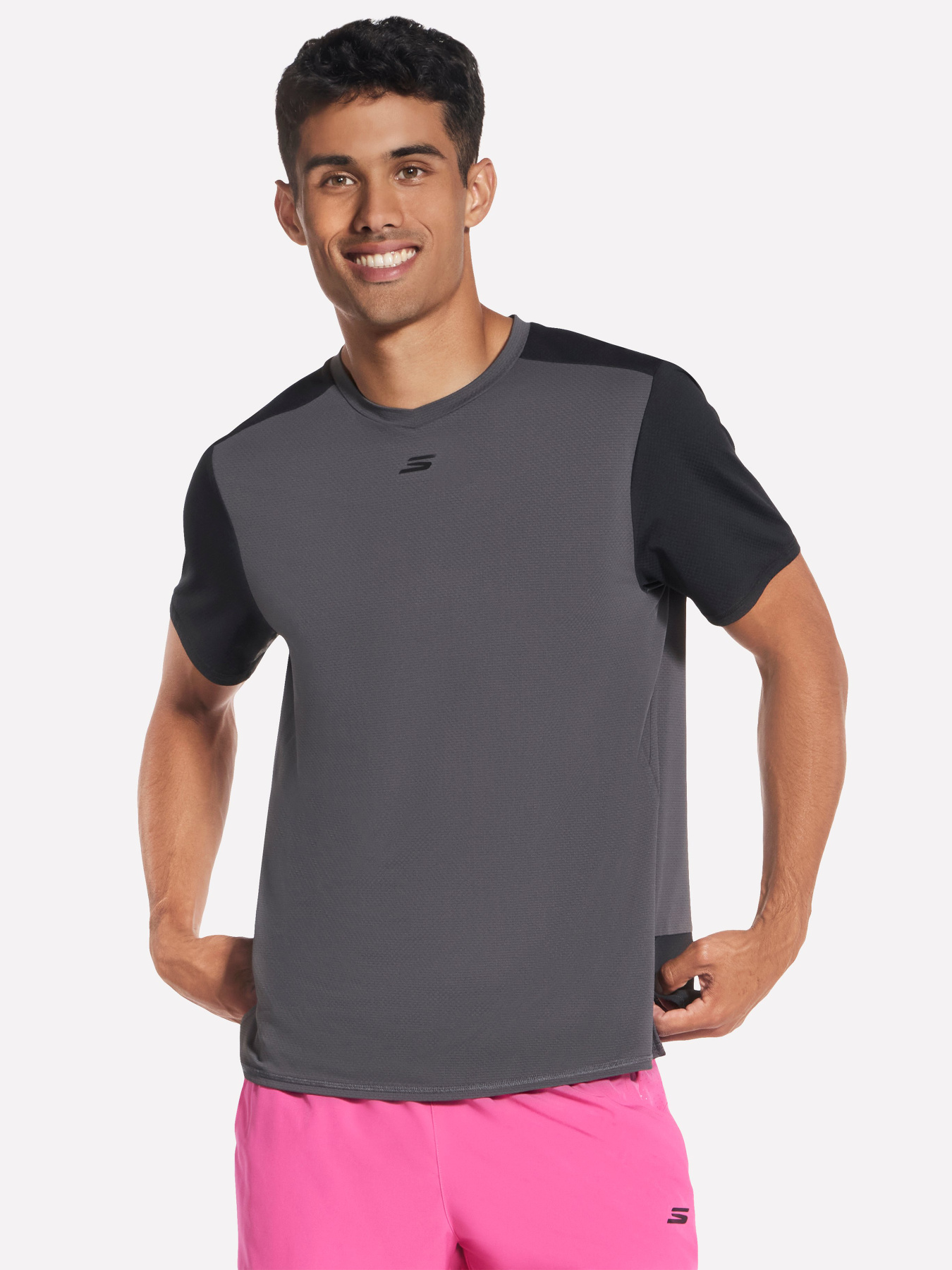 Футболки и поло Skechers SKECHERS PACE TEE модель TS313 BKCC Футболки и поло Skechers SKECHERS PACE TEE модель TS313 BKCC Фото