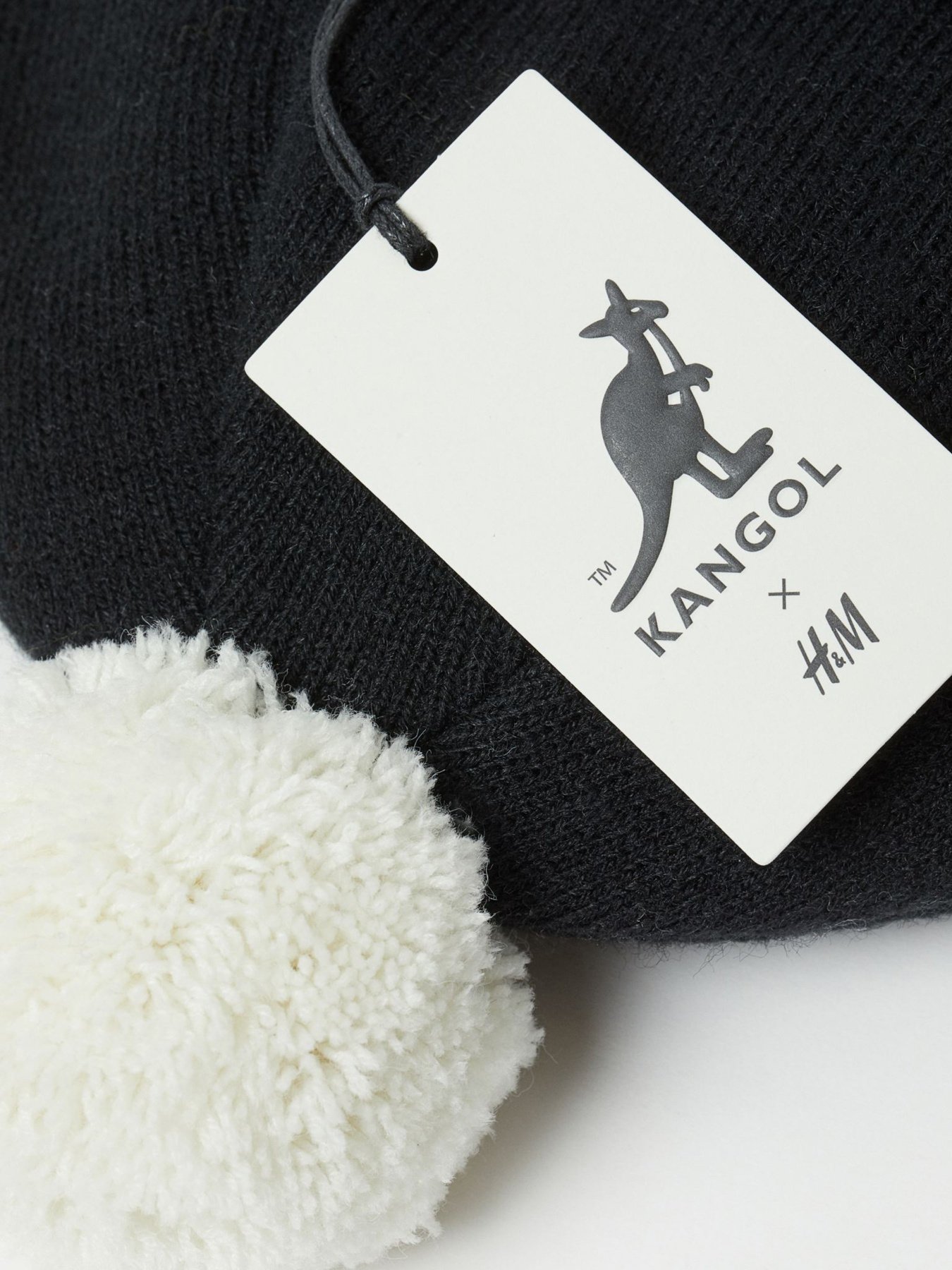 Шапки и кепки H&M модель 0942188_чорний з білим Шапки и кепки H&M модель 0942188_чорний з білим Фото