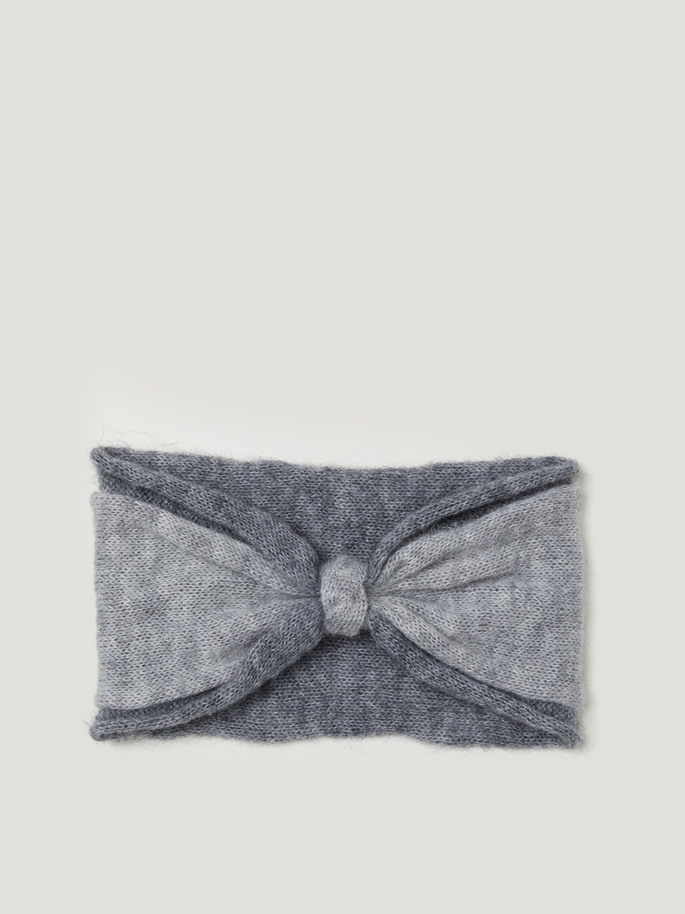 Шапки та кепки H&M модель 0532851_сірий з т.сірим Фото