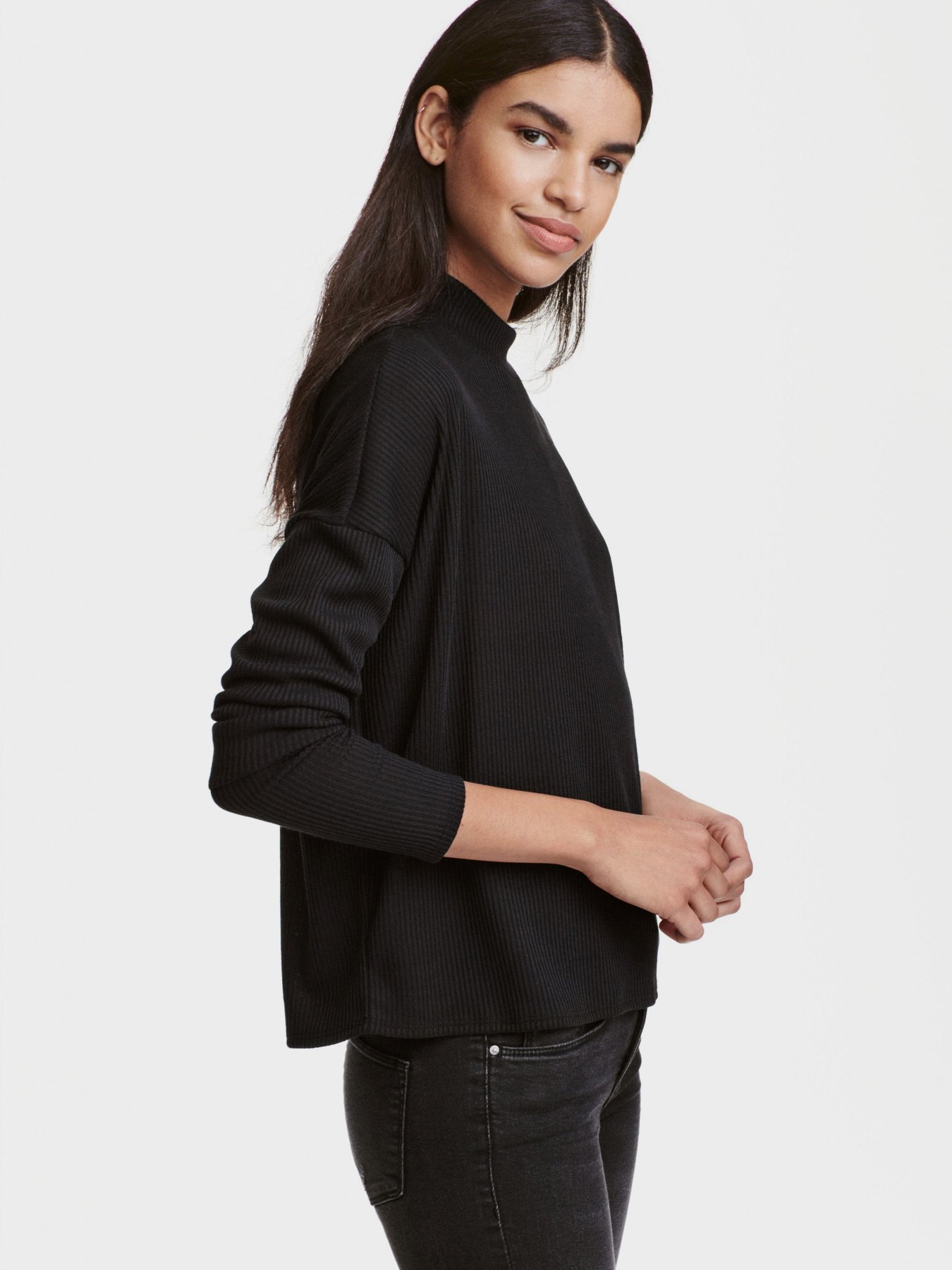 Свитры и кардиганы H&M модель 0421155_чорний Фото