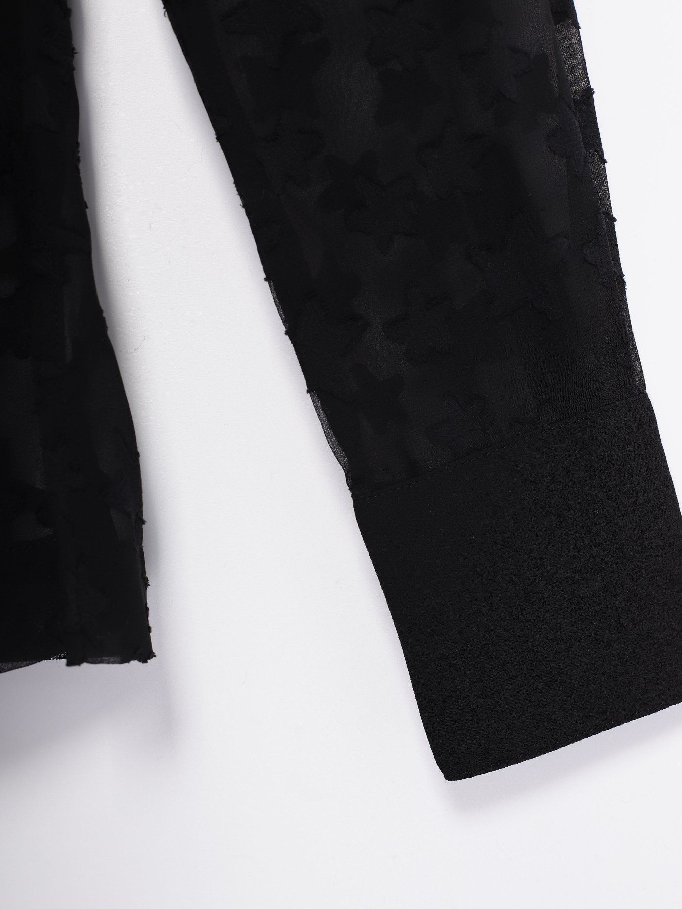 Сорочки H&M модель 0548482_чорний Фото