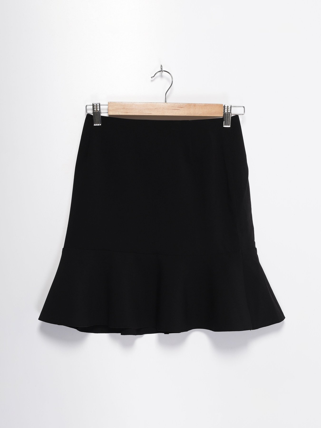 Юбки H&M модель 0677351_чорний Фото