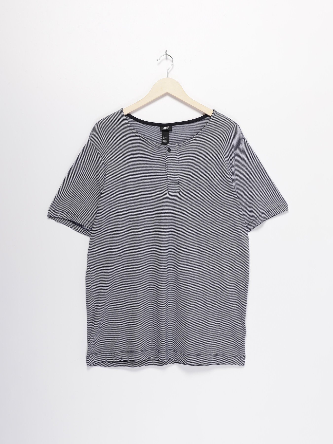 Футболки и поло H&M модель 0469035_т.синій з білим Футболки и поло H&M модель 0469035_т.синій з білим Фото
