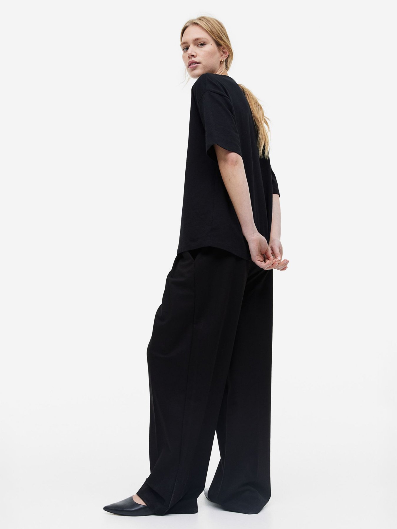 Футболки і поло H&M модель 0972246_чорний Фото