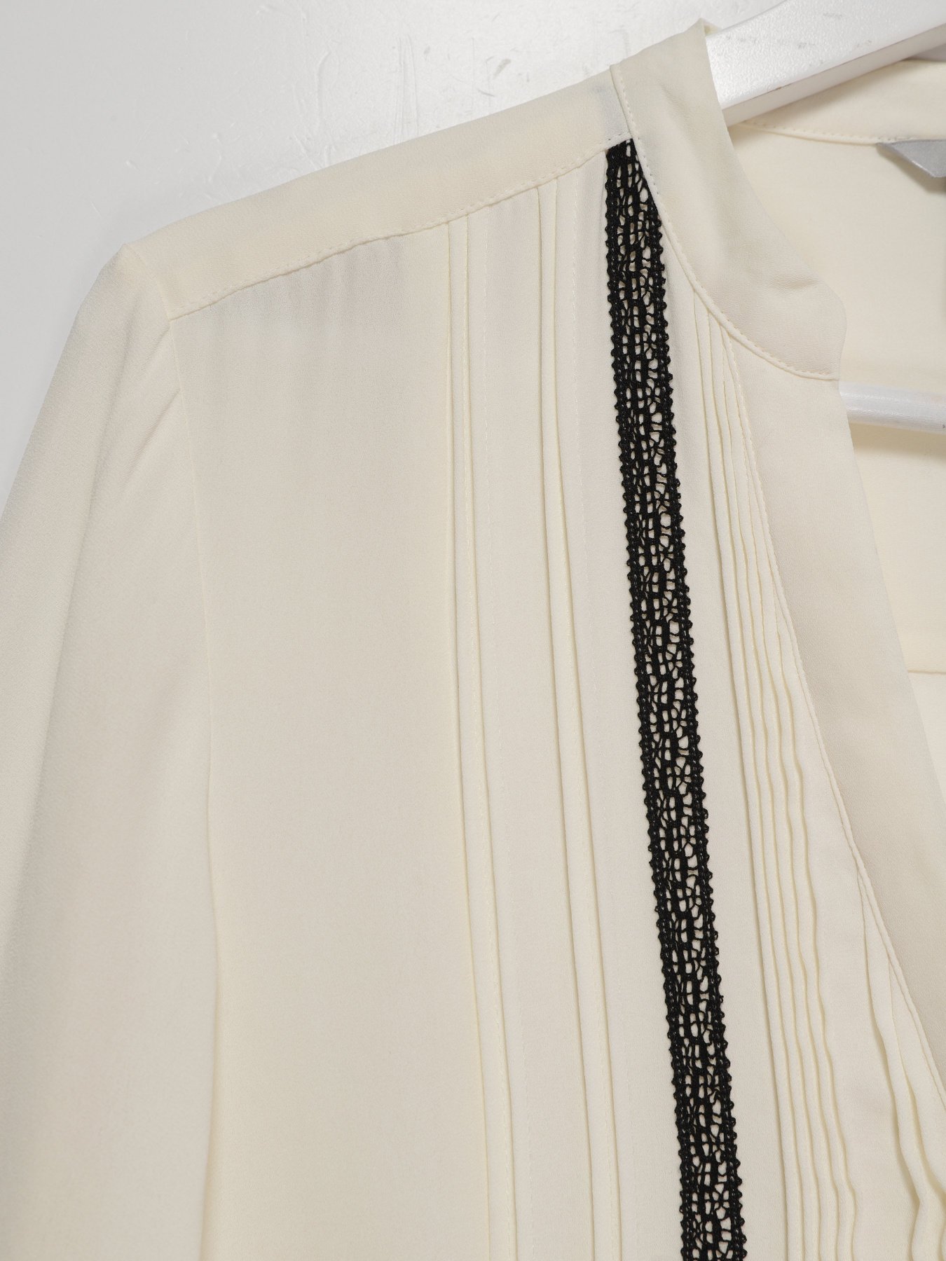 Сорочки H&M модель 0502656_молочний Фото