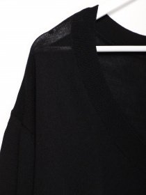 Светри та кардигани H&M модель 0538458_чорний Фото