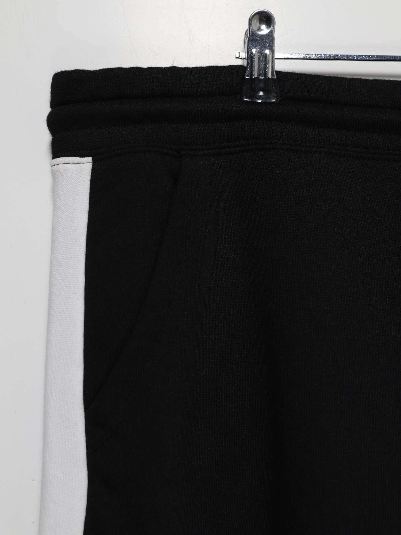 Брюки H&M модель 0547780_чорний з білим Брюки H&M модель 0547780_чорний з білим Фото