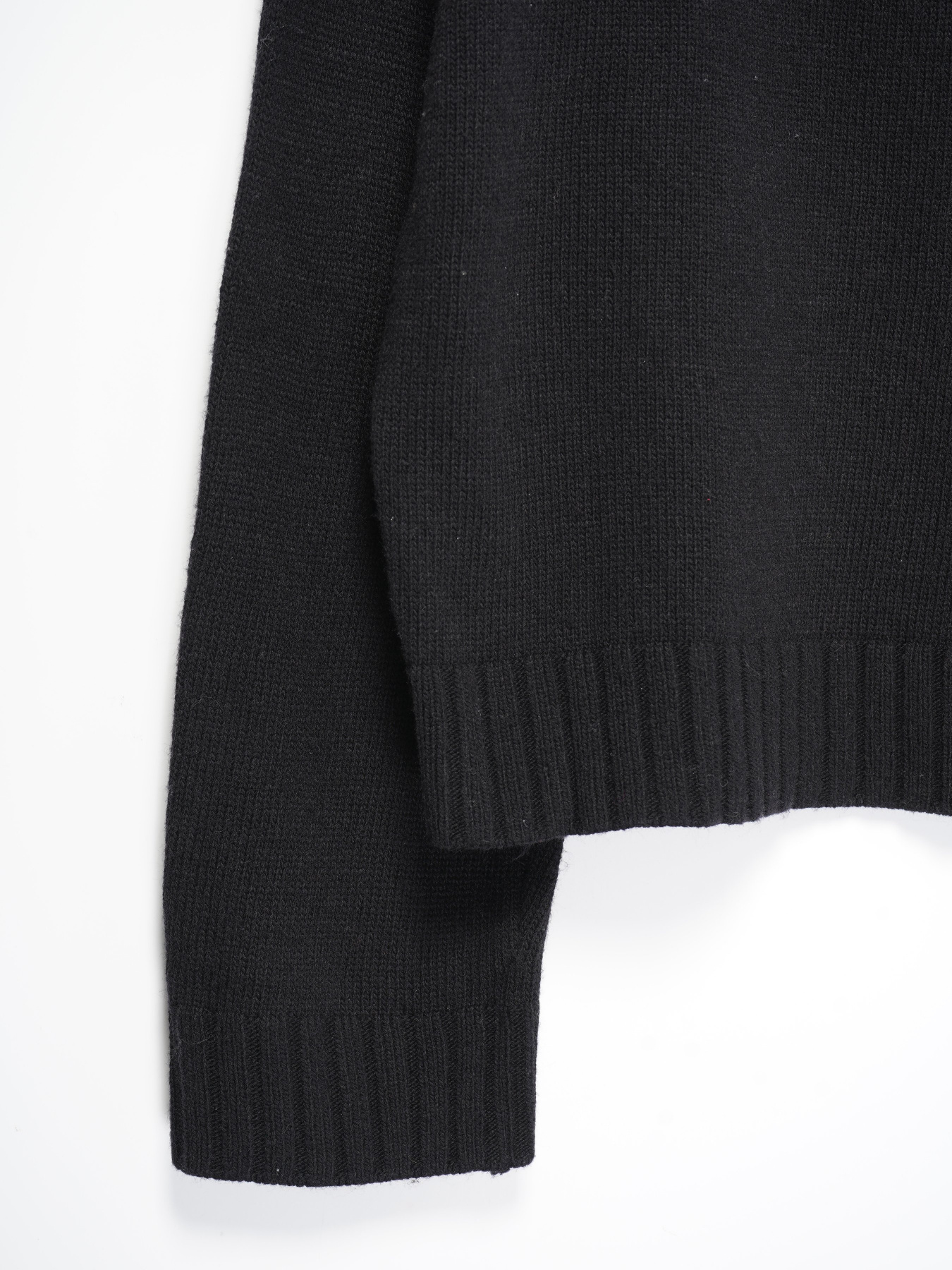 Свитры и кардиганы H&M модель 0578997_чорний Фото