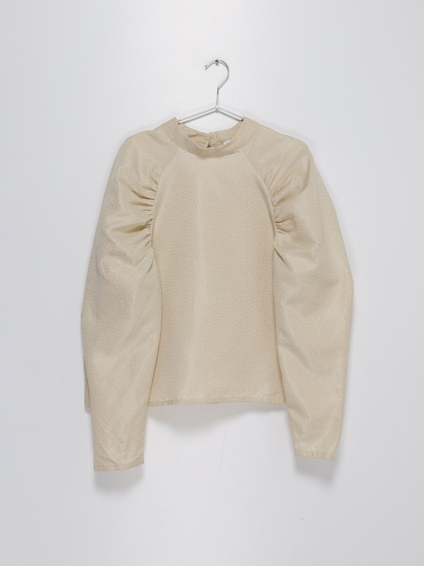 Сорочки H&M модель 0942643_молочний Фото