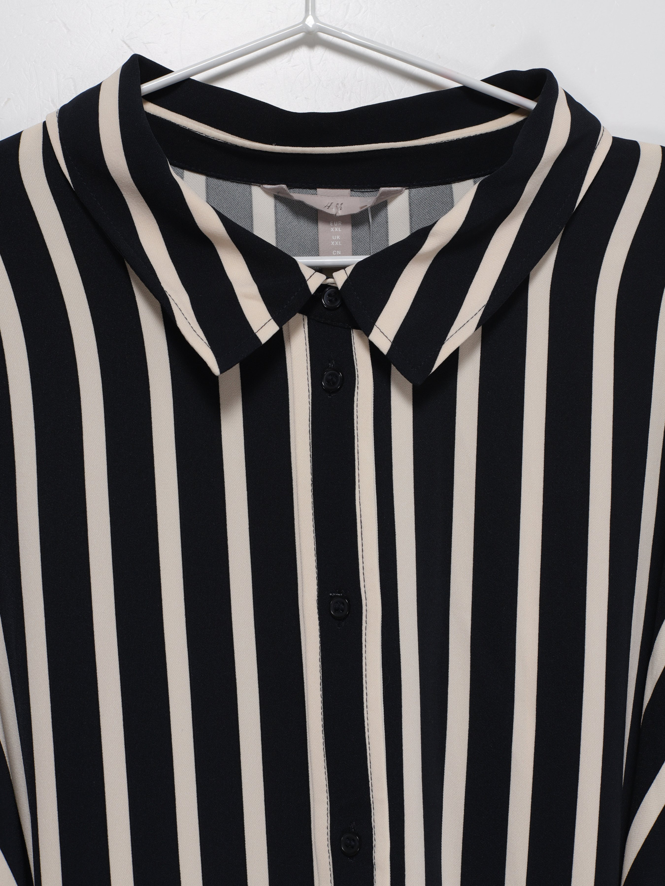 Платья H&M модель 0955641_т.синій з білим Фото