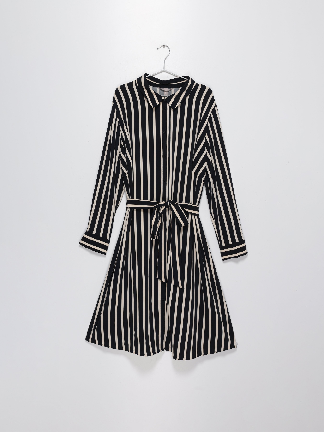 Платья H&M модель 0955641_т.синій з білим Фото