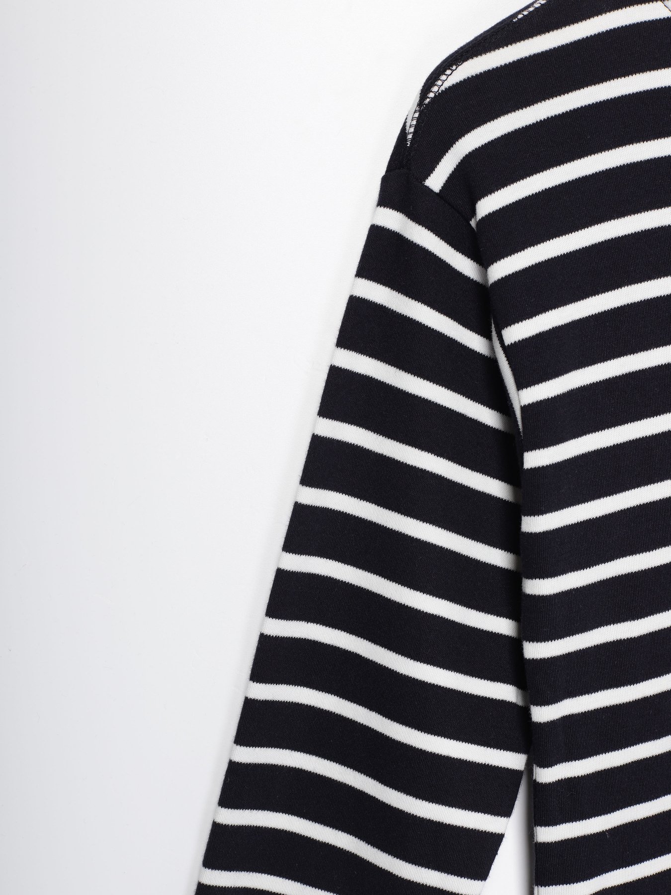 Худи и свитшоты H&M модель 0369221_т.синій з білим Худи и свитшоты H&M модель 0369221_т.синій з білим Фото