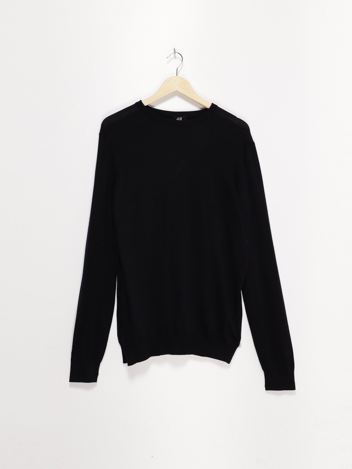 Свитры и кардиганы H&M модель 0378447_чорний Фото