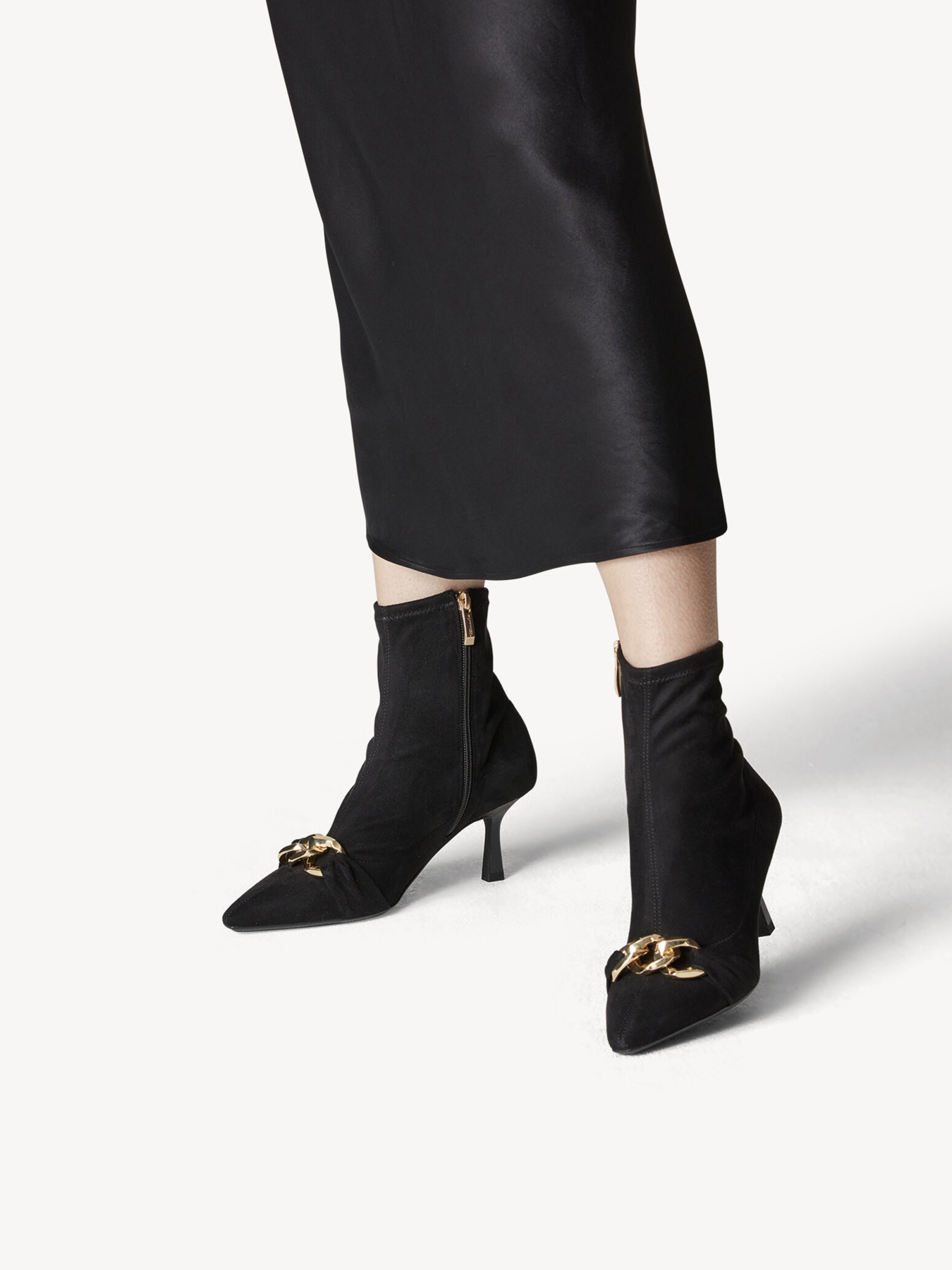 Ботинки и сапоги Tamaris модель 1-1-25308-29 048 BLACK/GOLD Фото