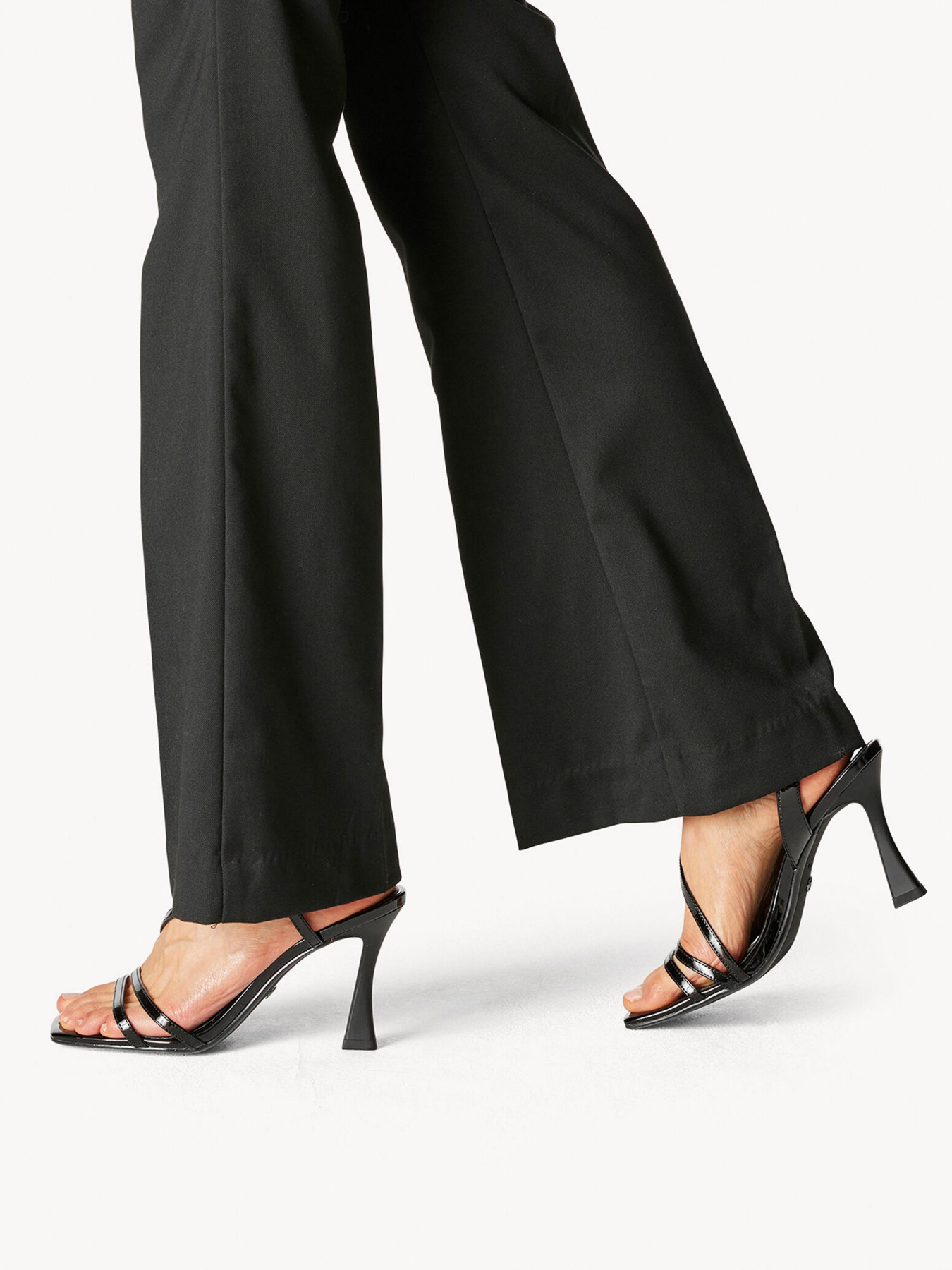 Босоніжки Tamaris модель 1-1-28357-20 018 BLACK PATENT Босоніжки Tamaris модель 1-1-28357-20 018 BLACK PATENT Фото