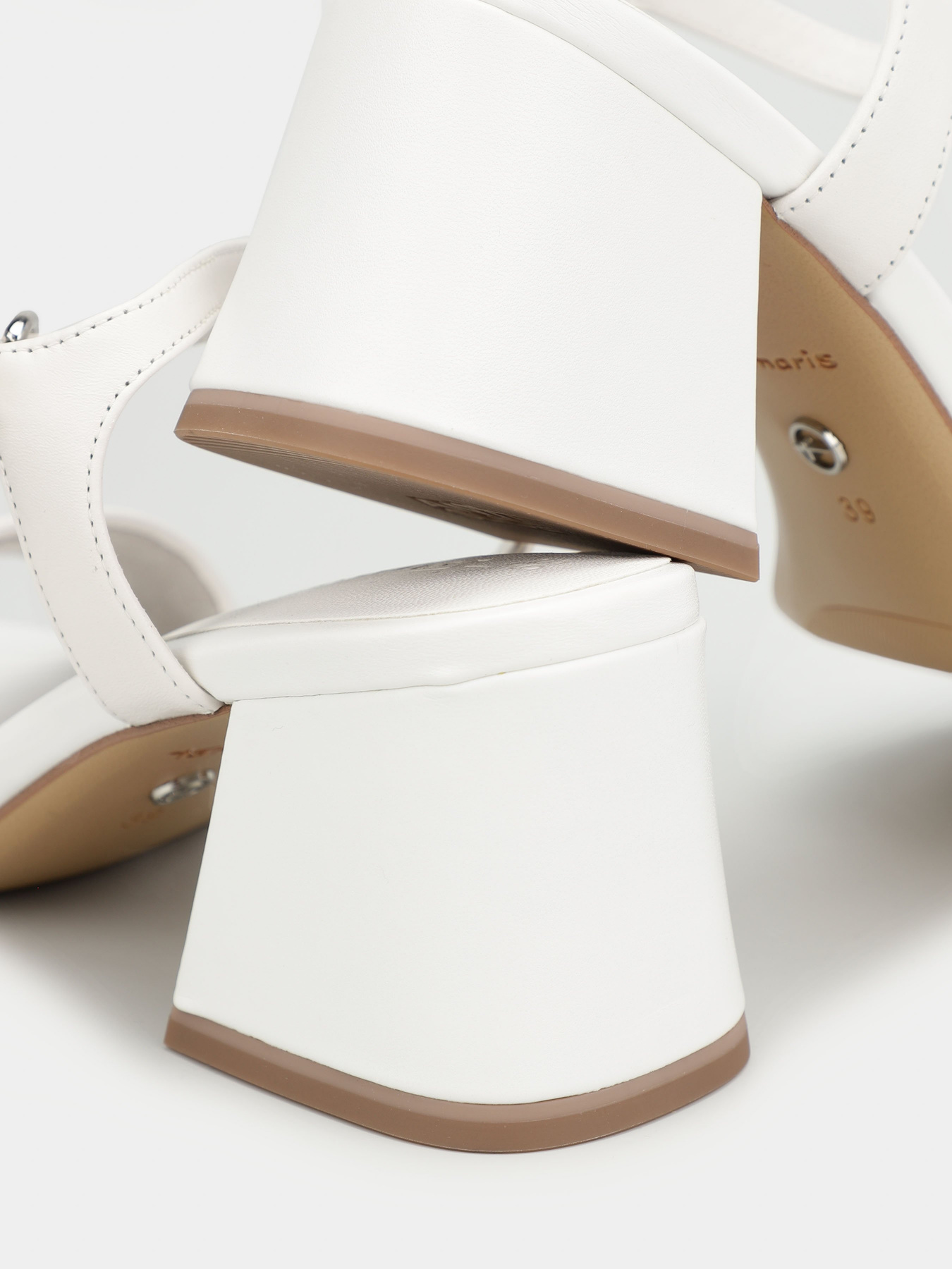 Босоніжки Tamaris модель 1-1-28398-20 117 WHITE LEATHER Босоніжки Tamaris модель 1-1-28398-20 117 WHITE LEATHER Фото