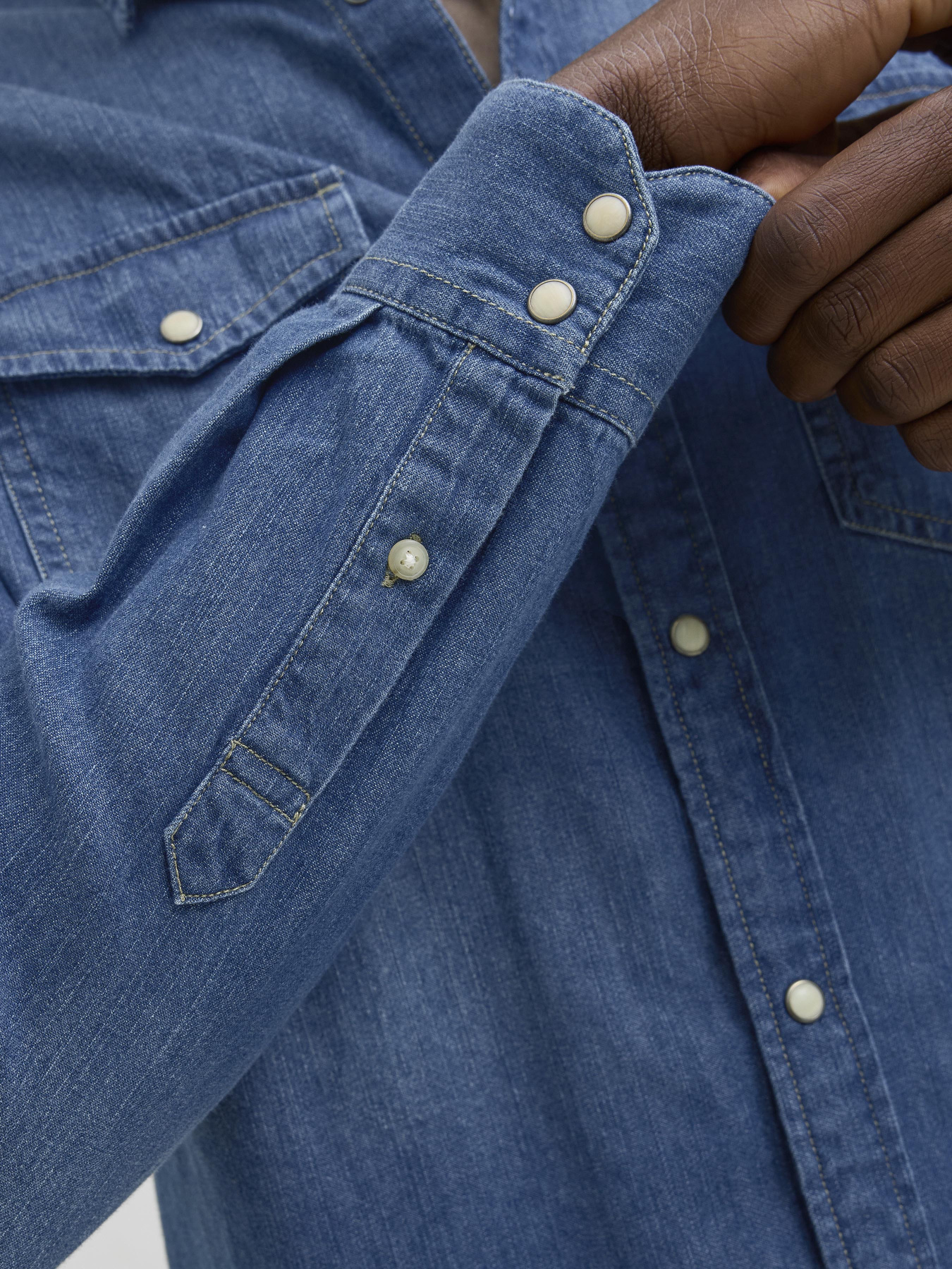 Сорочки JACK & JONES SHERIDAN SHIRT модель 12138115_Medium Blue Denim Slim Сорочки JACK & JONES SHERIDAN SHIRT модель 12138115_Medium Blue Denim Slim Фото