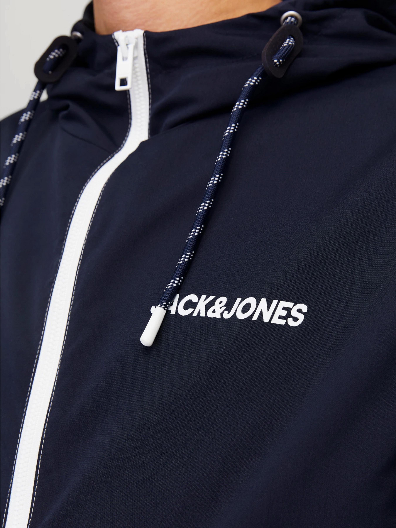 Куртки и дубленки JACK & JONES RUSH HOOD BOMBER модель 12200208_Sky Captain WHITE/LIGHT GR Фото