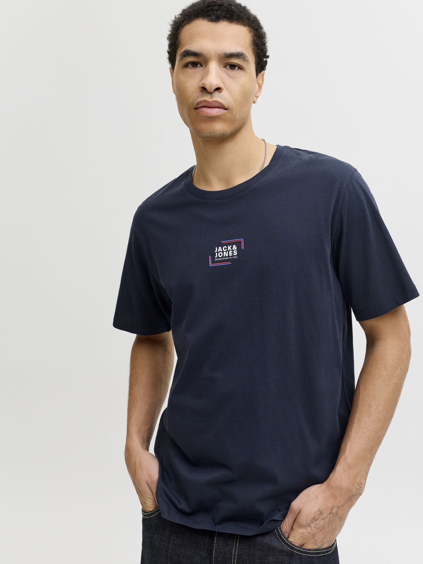 Футболки и поло JACK & JONES CORP GRAPHIC TEE модель 12268415_Navy Blazer Футболки и поло JACK & JONES CORP GRAPHIC TEE модель 12268415_Navy Blazer Фото