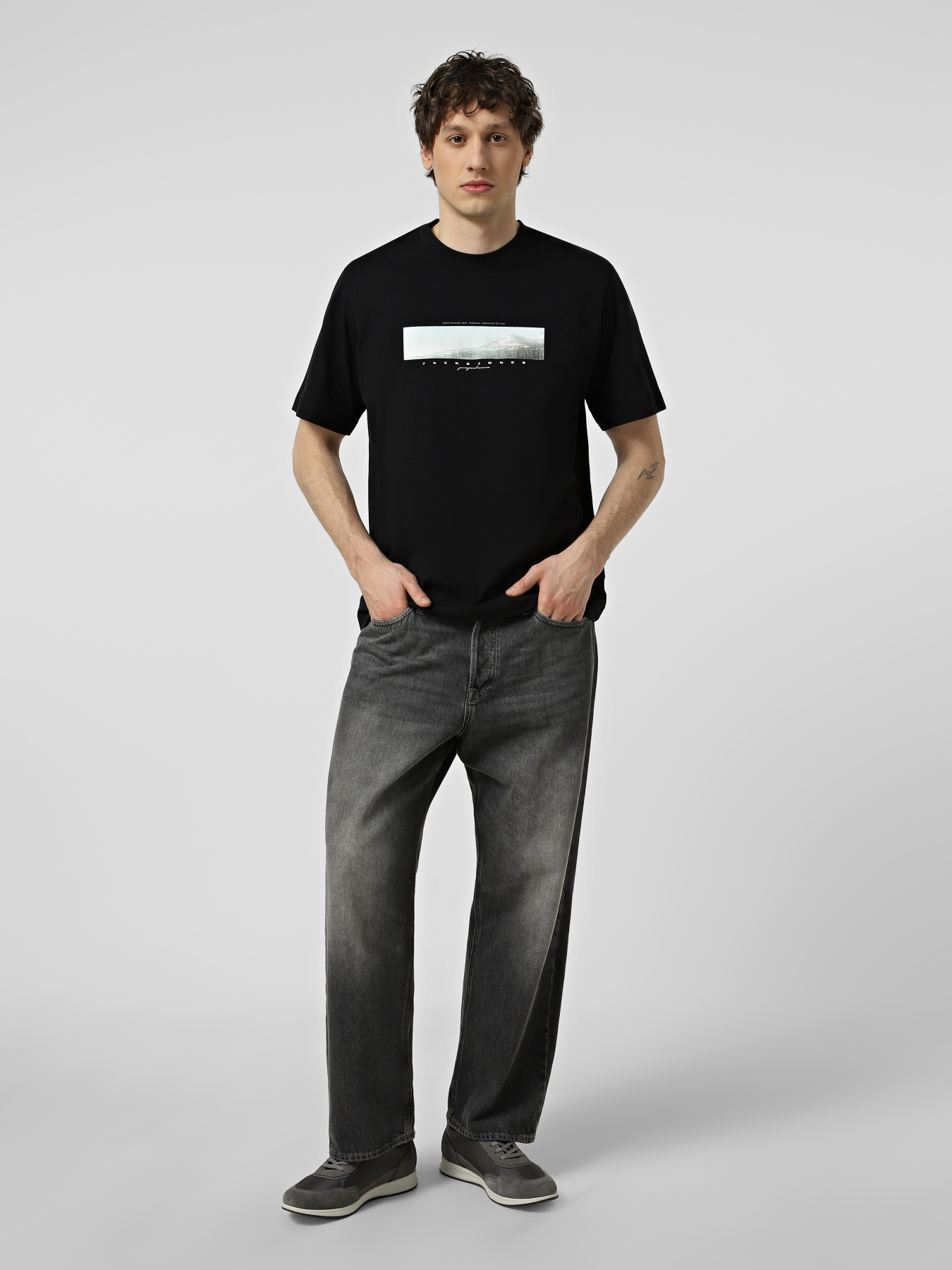 Футболки и поло JACK & JONES FUSION PHOTO PRINT TEE модель 12289870_Black Футболки и поло JACK & JONES FUSION PHOTO PRINT TEE модель 12289870_Black Фото